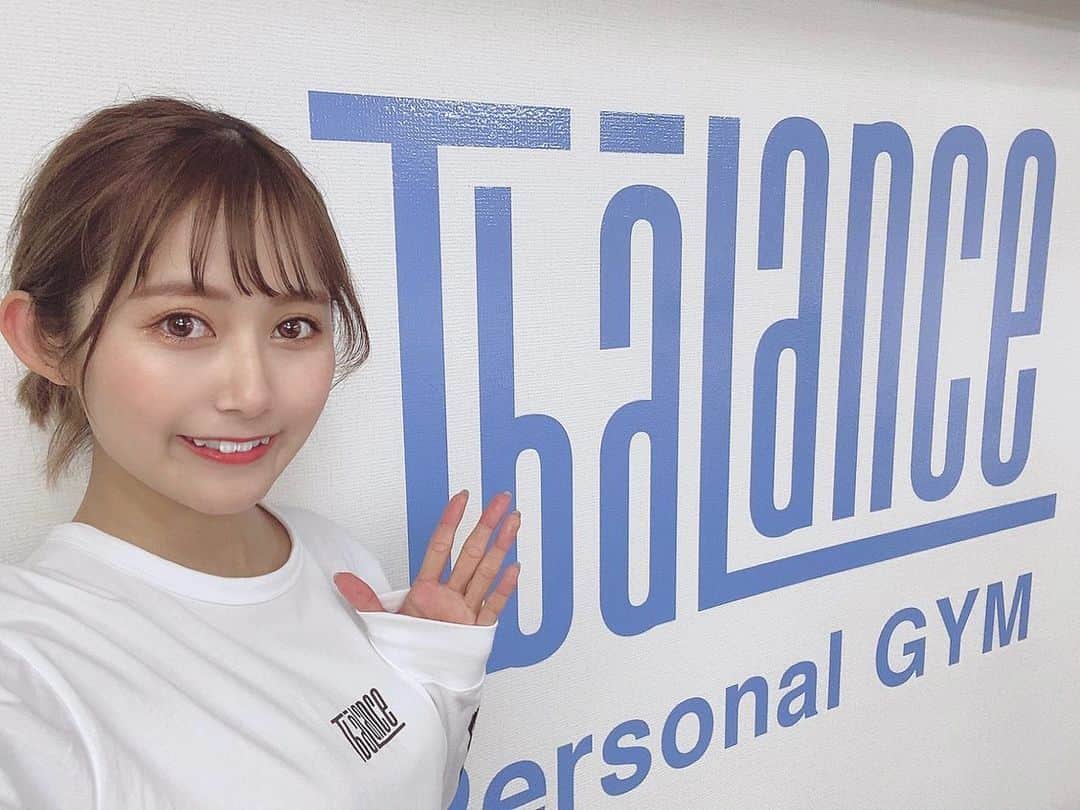 後藤佑紀のインスタグラム：「. スワイプしてね👉👉 . 今日は @t.balance さんへ🏋️‍♀️ . . T-BALANCEさんは都内9店舗、 神奈川県3店舗、大阪に3店舗あります🗼🏝🐙 わたしは渋谷店さんへ行きました🏃 . . もうね、すごい。こんなに追い込まれたの初めて😂 今回はお尻と腹筋をメインにやったんだけど 終わった後足震えて立ち上がれなかった😂 2枚目の動画のトレーニング後座り込んだ😂 (10回で終わると思ってたらあと5回って言われて 絶句してるシーンです😂😂) . でも自分1人では絶対ここまで追い込めないし、 3ヶ月分くらい運動した気持ち😂 . 最近は家にいることが大半なので 太らない＆筋肉を落とさないように しっかり通いたいと思います( ･ㅂ･)و ̑̑ . #筋トレ #ジム #tbalance #ティーバランス #トレーニング #マンツーマントレーニング #ヒップアップ #トレーニングジム #ジムウェア #プロテイン #有酸素運動 #ダンベル #ダイエット #パーソナルジム #ボディメイク」
