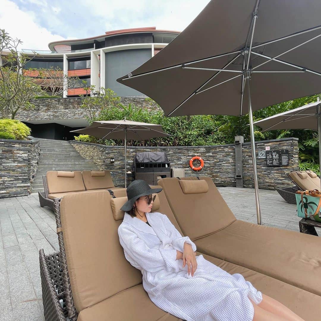 林村ゆかりさんのインスタグラム写真 - (林村ゆかりInstagram)「シンガポール来てはじめてのお家動画・ルームツアー動画出したのでよかったら見てください❤︎ストーリーズにYouTubeリンクあります。 ずぼらな私にとって便利の極み体験をシェアさせていただきました。Please watch my youtube from stories link. I showed my room.  #singapore#シンガポール#singaporelife#シンガポール生活」2月1日 20時18分 - yukarice0