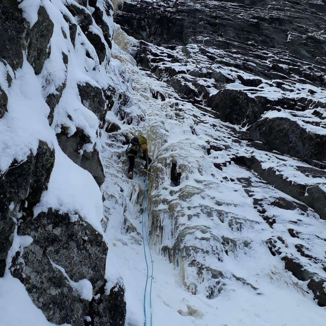 メリッサ・ル・ネーヴェさんのインスタグラム写真 - (メリッサ・ル・ネーヴェInstagram)「Last October I moved in the #hautesalpes and discovered there a different way to approach mountains. At 21yo i built in my head an image of fear associated to mountains when my really good friend Chloé graftiaux died there so young... Over the last year I discovered mountains from an other angle : some simple feeling of hapiness being up there and sharing those magic moment with friends. Moments that somehow you can only feel up there. From ice to mixed climb, from cross country skiing to paragliding ; I realized I wanted to invest more time and energy in this process and dare thinking about climbing some mountains which make me dream but intimidate me right now. In that process I got accepted in the espoir alpinist group @geao_ffcam to learn and share this amazing experience from people I trust ! @charles.nt @julienlacrampe @christian.biard.bibi @ffcam.fr  Can’t wait to share with you our adventures with @julia.cassou @pyrene.s @alexandreverges Clara, Eloïse and Nils ! • @adidasterrex @fiveten_official @arkose.climbing @team_edelrid @deuter  • #climbing #rockclimbing #iceclimbing #mountains #moutaineering #alpine #alpinisme #escalade #klettern #berg #eisklettern #skitouring #paragliding #flying #outdoors #snow」2月1日 20時32分 - melissaleneve