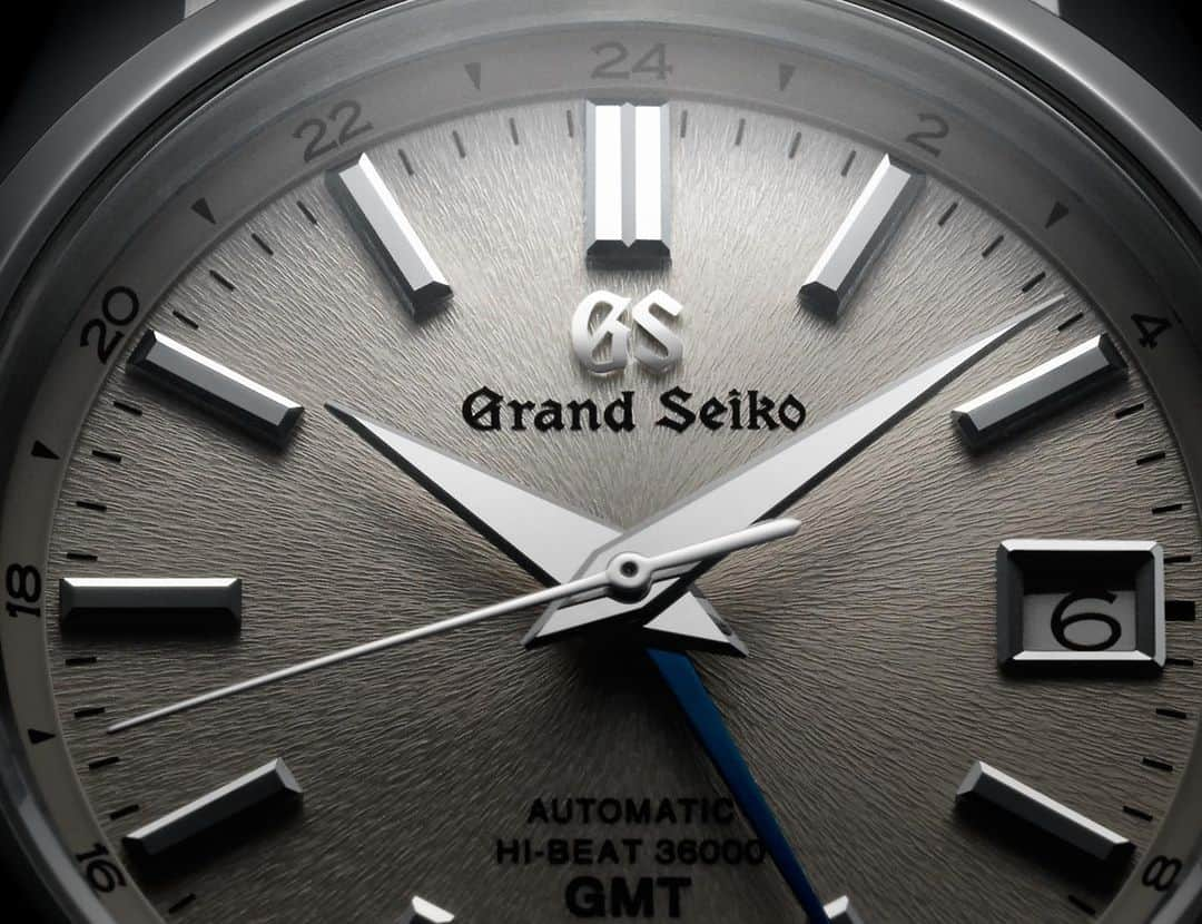 Grand Seiko Official instagramさんのインスタグラム写真 - (Grand Seiko Official instagramInstagram)「デザインの源泉、情感あふれるダイヤル 移ろいゆく季節の中でさまざまに表情を変えていく自然は、日本の美意識の象徴であり、グランドセイコーが敬う存在です。自然がその土地の歴史や文化に影響を与えているのと同じように、日本の美しい風景はグランドセイコーのインスピレーションの源となり、そのデザインに独自性を与えています。雄大かつ繊細な自然美を映し出して生まれたダイヤルが、腕元を美しく彩ります。  #SBGJ201 は、グランドセイコーの機械式時計を手がけるグランドセイコースタジオ雫石から見える岩手山の山肌に刻まれた尾根をダイヤルで表現しています。冬の白色、初夏の緑色などの種類が存在します。  #thenatureoftime #grandseiko」2月1日 20時28分 - grandseikojapan