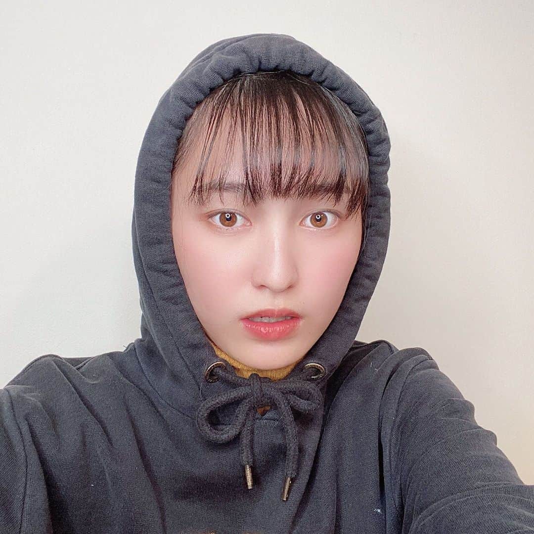 堀口日萌のインスタグラム：「. パーカーデイ👀👀 もう2月、、、高2終わる、、、 笑えない🤩🤩🤩 残された時間を楽しもうと思ったらテスト⚠️ 今回こそちゃんと勉強する 絶対せん  #テスト#sjk」