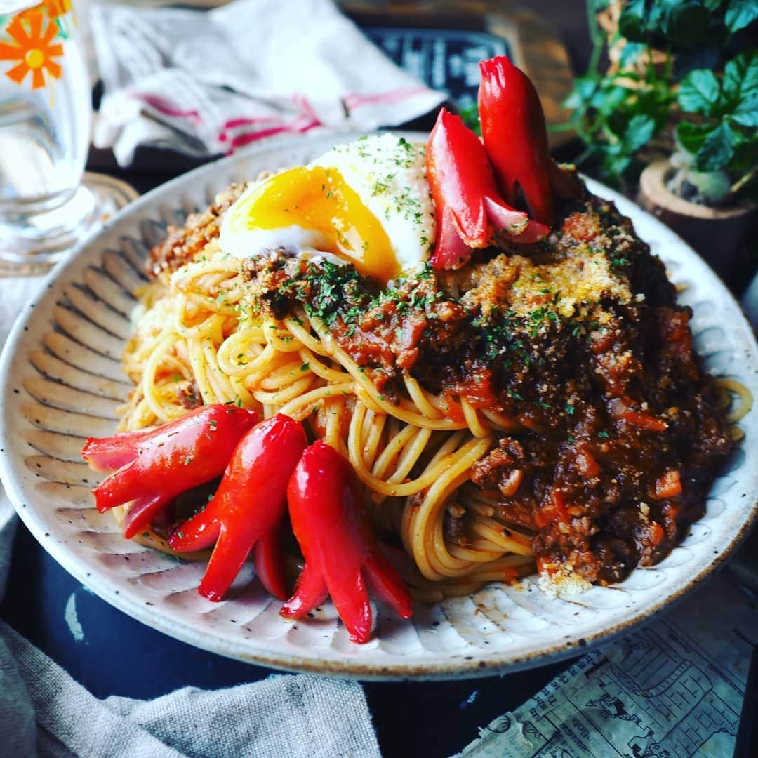 Michiko Maedaのインスタグラム：「週末にじっくりことこと煮込んだミートソースで😁💕 とろ卵ミートソースパスタ～タコさんウインナー乗っけ🐙💕～  #ミートソースパスタ#ミートソース #パスタ#スパゲッティ #とろ卵ミートソースパスタ #タコさんウインナー #どっさり野菜のミートソース #節分レシピ 色々#鰯フライ #めちゃめちゃおすすめです❤️ #レシピは後程ブログにて #IGersJP#IGersjp#IGersj#クッキングラム#デリスタグラマー#おうちごはんlover#コッタ #lin_stagrammer#kurashiru#クッキングラム#クッキングラムアンバサダー#クオカ#エルグルメ#フーディーテーブル#おうちごはんlover#おうちごはん革命#おうちカフェ」