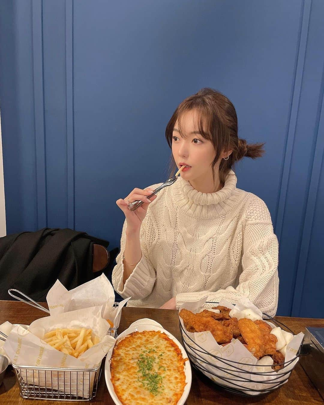 セリ さんのインスタグラム写真 - (セリ Instagram)「파스타치요가 모게용😗 파스타와 함께 먹는 치킨 ! 치킨맛을 선택할 수 있어서 좋았어용 김치킹, 청양마요치킨, 홍차오치킨 등 특이한 치킨들이 많고 종류가 다양해서 선택지두 넓구 요즘같은 시기에  배달 자주 시켜먹곤 하는데 배민 요기요 쿠팡 모두 배달 가능한 배달맛집이라니깐 참고하세요👌🏻  #이유치킨 #파스타치요 #잠실새내역맛집 #배달맛집 #잠실신천맛집 #잠실새내맛집」2月1日 20時35分 - shabet_serri