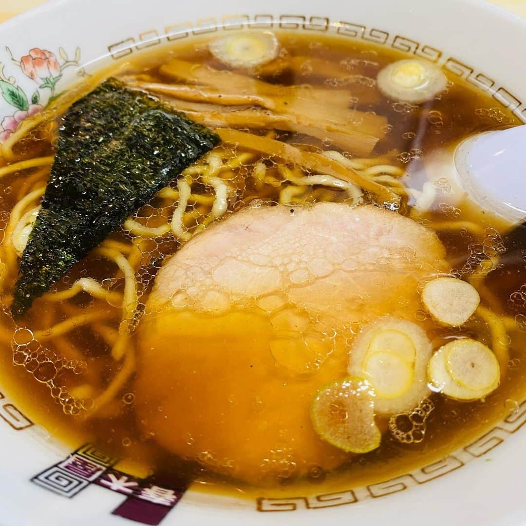 パーマ大佐さんのインスタグラム写真 - (パーマ大佐Instagram)「結局こういうラーメンが1番美味い。  #パーマ大佐  #麺スタグラム  #荻窪  #春木屋荻窪本店  #正統派中華そば  #素朴な中に味わいがあります」2月1日 20時36分 - pa_mataisa