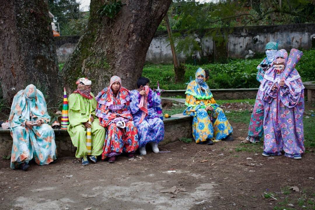 ナショナルジオグラフィックさんのインスタグラム写真 - (ナショナルジオグラフィックInstagram)「Photo by Luján Agusti @lujanag / Coatepec, Veracruz, Mexico. A group of young "payasos danzantes" (dancing clowns) waits before going out to dance during a celebration in the city. This tradition of going out to dance in groups dressed as clowns is typical of the cities of Coatepec and Xico in the state of Veracruz. This image is part of a project I did in Mexico, documenting different celebrations throughout the country—some held for religious reasons, others to invoke the rain. In Mexico there is always a good reason to get together and celebrate. Follow me at @lujanag to learn more about this and other stories.」2月1日 20時38分 - natgeo