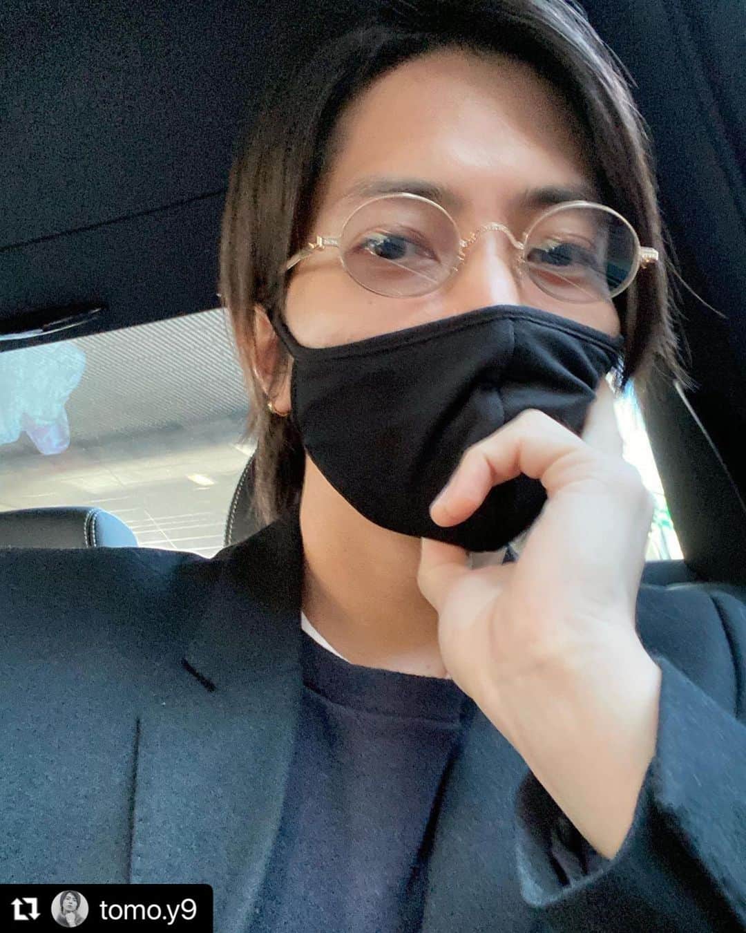 MYKITA SHOP TOKYOのインスタグラム：「山下智久さん @tomo.y9 が掛けていらっしゃるのは、MMCRAFT005 Champagne Gold/Glomy Greyです。ご愛用ありがとうございます。 Mr.Tomohisa Yamashita @tomo.y9 wearing MMCRAFT005 Champagne Gold/Gloomy Grey. Thank you.  — #MYKITA #mykitamaisonmargiela  #maisonmargiela  #tomohisayamashita」