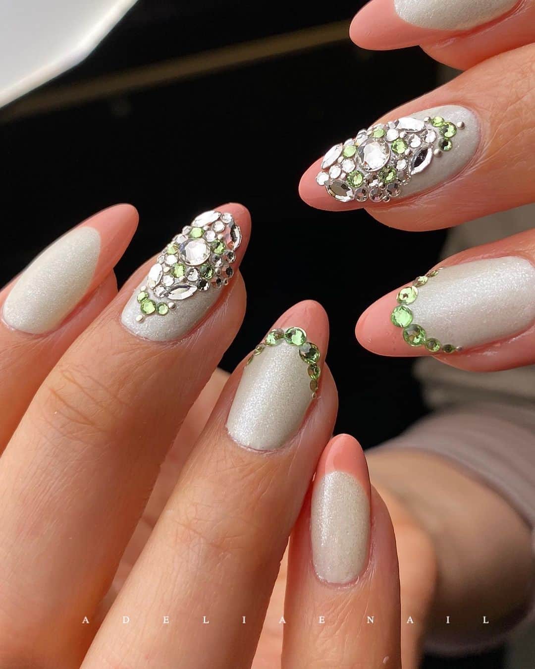 名古屋プレミアムネイルサロン アデリーネイルのインスタグラム：「春カラー🌿🌿🌿  アデリーネイル ☎︎052-325-2533 名古屋市北区若葉通1-2レクサ若葉2階 1階無料駐車場となっております(6台有)#アデリーネイル#プレミアムネイルサロン #ネイル#ネイルサロン#名古屋#名古屋ネイルサロン#スワロフスキーネイル 3Dネイルアート#nails#gelnails#nailart#スワロフスキークリスタル#アイラッシュサロン#サロンデザイン#フレンチネイル#桜#桜ネイル#네일#무광네일#살롱#春ネイル#スワロフスキーネイル」