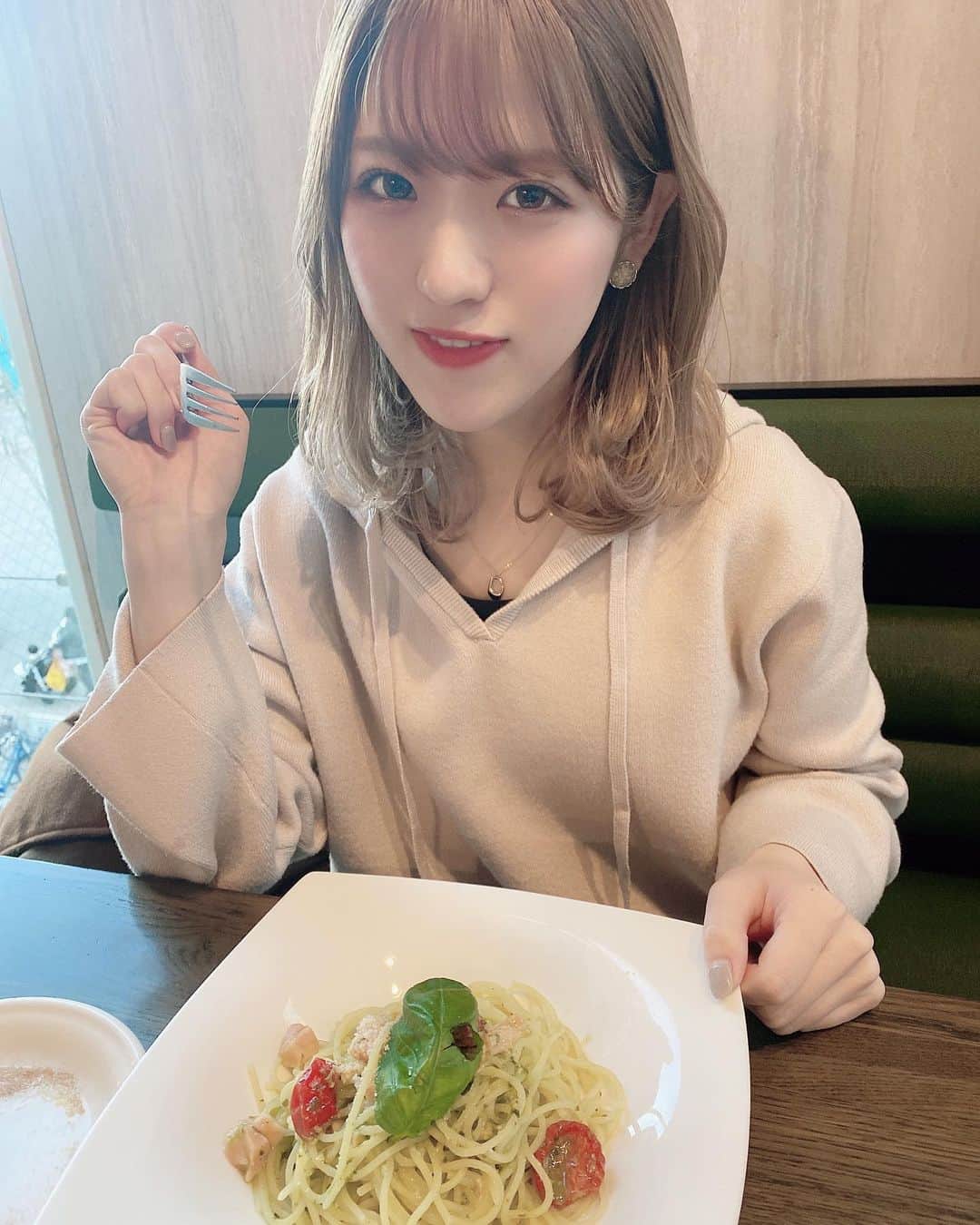 横山なつみのインスタグラム：「食べてるとき幸せー」