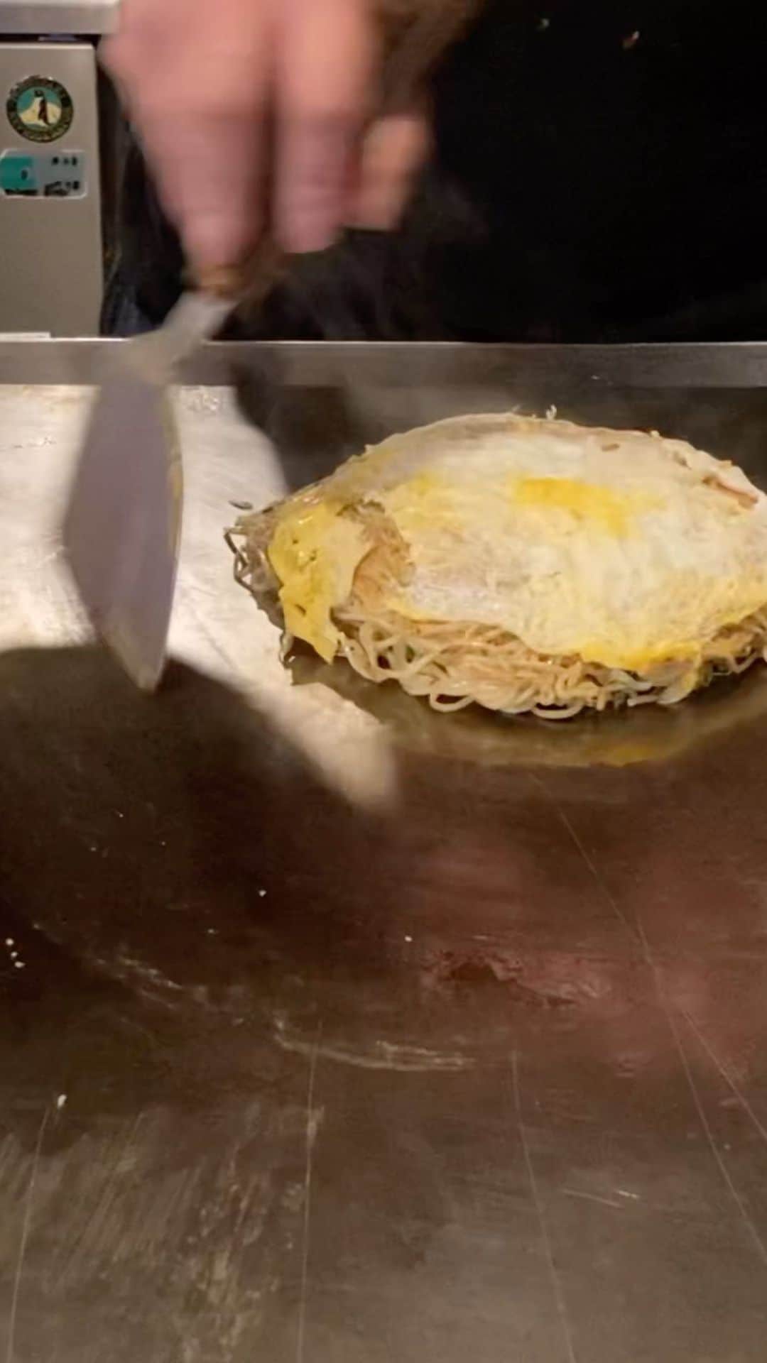 のインスタグラム：「昨日1/31 鉄板ベイビー笹塚店卒業の べんちゃんの ラストおっこん動画でーす！」
