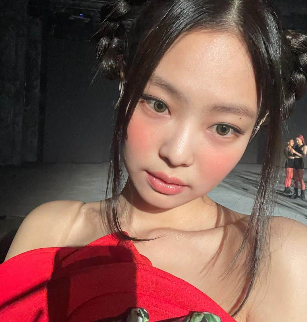 ジェニーさんのインスタグラム写真 - (ジェニーInstagram)「Solo🌹 So much fun preparing 2021 version of Solo ! Hope you all enjoyed it ❣️」2月1日 20時52分 - jennierubyjane