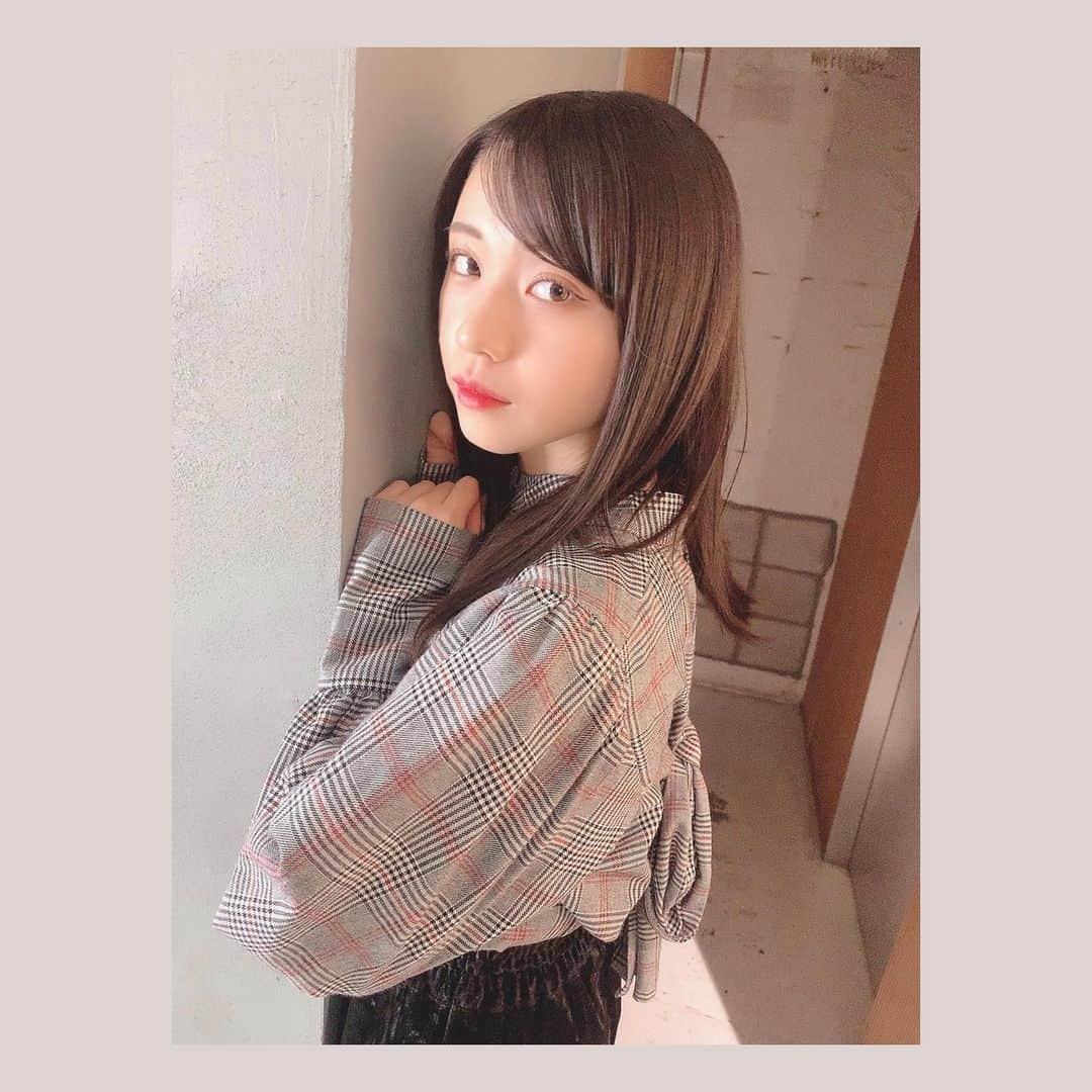 鳴海寿莉亜さんのインスタグラム写真 - (鳴海寿莉亜Instagram)「☻☺︎☻☺︎﻿ ﻿ ﻿ 服見せたかったのにポーズ~~~🥴﻿ ﻿ ﻿  #私服 #らんらんカメラ #夢アド」2月1日 20時52分 - juria_narumi.official