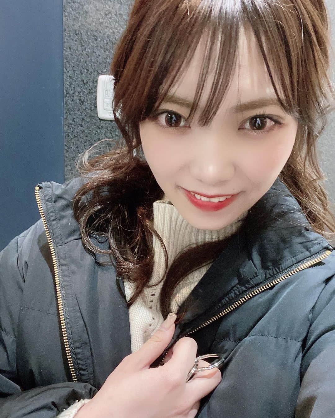 霜月芽衣のインスタグラム：「みなさんこんばんは〜🌟  1月どうもありがとうございました😊  #テンキューございます  2月は水、木、日 おやすみします🙋‍♀️  いつもより会える回数減っちゃうけど  みなさんに会えるのを楽しみにして 今月も頑張っていきます！🤍」