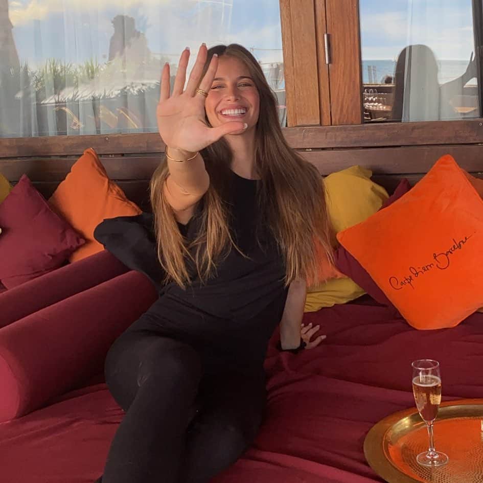 デシレ・コルデロ・フェレールのインスタグラム：「Be happy 💫」