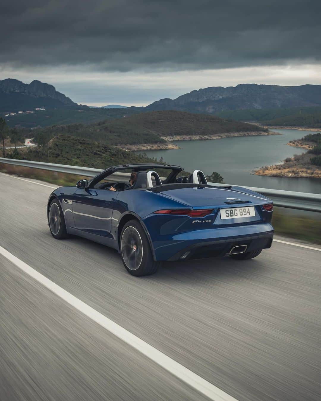 Jaguarさんのインスタグラム写真 - (JaguarInstagram)「A feast for the eyes. A thrill for the senses.  #Jaguar #FTYPE #Convertible #Premium #Luxury #Exclusive #Performance #Sport #SportsCar #CarsofInstagram #InstaCar」2月1日 20時57分 - jaguar