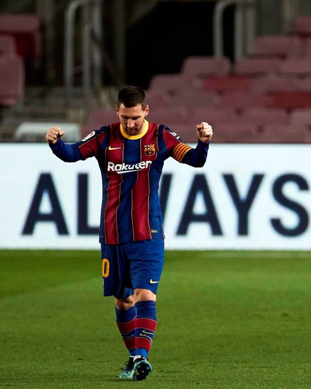 LFPさんのインスタグラム写真 - (LFPInstagram)「🔝🌟 𝐌𝐄𝐒𝐒𝐈 🌟 🔝  #Messi #Barça #LaLigaSantander #LaLiga #YouHaveToLiveIt #HayQueVivirla」2月1日 21時00分 - laliga
