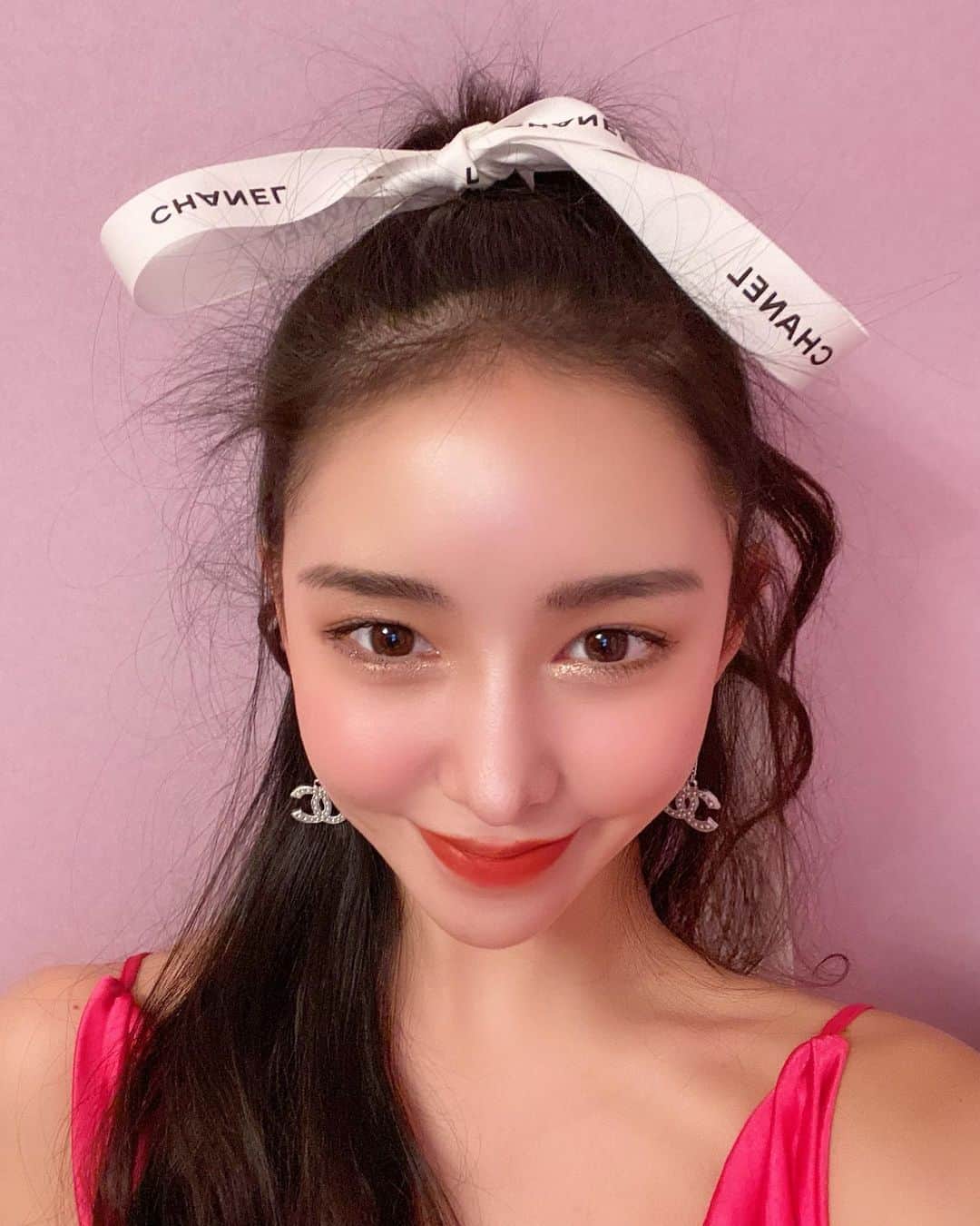 葉月さんのインスタグラム写真 - (葉月Instagram)「🤍🎀CHANEL🎀🤍 たまにはドアップで🤳🏽笑 おでこの部分いいねすると幸運になります。 . #chanelリボン」2月1日 21時03分 - hzk0207