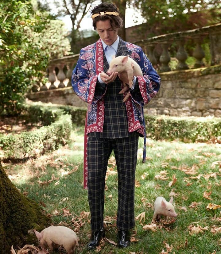 British Vogueさんのインスタグラム写真 - (British VogueInstagram)「As most super fans will already know, today is @HarryStyles’s 27th birthday. To celebrate the singer, songwriter, actor and Gucci muse’s big day, revisit his changing style over the years. Harry hasn’t always worn candy floss-pink suits and a string of now-signature pearls – he was a boy band heartthrob long before he was a fashion idol. Click the link in bio to refresh your memory on his style evolution.  #HarryStyles photographed by @_Glen_Luchford for @Gucci's 2019 cruise tailoring campaign.」2月1日 21時15分 - britishvogue