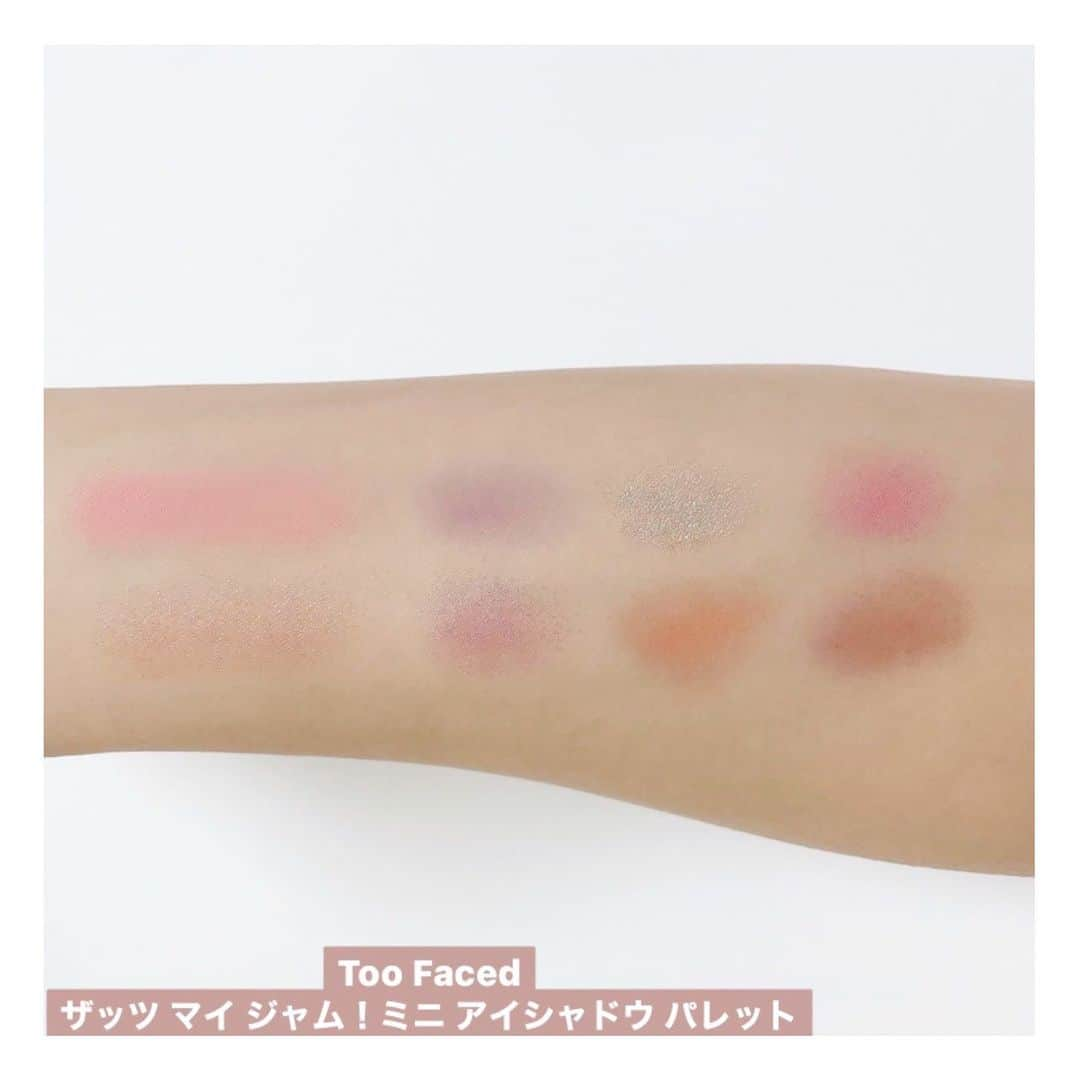 VOCE編集部さんのインスタグラム写真 - (VOCE編集部Instagram)「#toofaced から、愛されメイクが叶うアイシャドウパレットが登場！【スウォッチ付きでお届け🌹】2/1本日発売。 Too Facedから、ミニサイズの8色入りの新作アイシャドウパレットが発売に！キュートなカラーも多いので、バレンタインに向けて愛されメイクをしたいという方にもぴったりです😻  ✅トゥー フェイスド ビー マイ ラヴァー ミニ アイシャドウ パレット ￥3800 ハートをモチーフにしたバレンタイン限定パレット💖ピンクやパープルをべースとしたグラマラスなカラーと、ベーシックに使えるマットカラーが入っていて、色々な雰囲気のメイクが楽しめそう！シルクのようになめらかなテクスチャーでグラデーションもきれいに作れます◎魅力を引き立てる甘いローズの香り✨  ✅トゥー フェイスド レッツプレイ ミニ アイシャドウ パレット ￥3800 子どものころを思い出すような、キュートなゲーム機デザインのミニパレット。上段はオレンジブラウンを効かせたブラウン系、下段はピンクトーンをベースにしたカラーになっています。幅広いカラー展開で、普段使いも、特別な日にもマルチに使えそうです👏  ✅トゥー フェイスド ザッツ マイ ジャム！ミニ アイシャドウ パレット ￥3800 遊び心たっぷりのカラフルなカラーが詰まったミニパレット。コンセプトは、”THAT'S MY JAM”（=私のお気に入りソング）。聴くとハッピーになるお気に入りの歌のように、プレイフルなカラーでアイメイクを楽しんでほしいという想いが込められているそう！気持ちが高まるようなアクセントカラーが魅力的です😍  （インスタ担当Y） ーーーーーーーーーーーーーーーーーーーーー VOCEのInstagramでは新作コスメ情報やメイクテク、撮影舞台裏を毎日お届け!ぜひフォロー&チェックして！！ 👉＠vocemagazine  #voce #voceおすすめ #vocemagazine #ヴォーチェ #新作コスメ #コスメ好きな人と繋がりたい #コスメマニア #美容好きさんと繋がりたい #美容垢 #おすすめアイシャドウ #カラーメイク #アイシャドウパレット #アイシャドウマニア #バレンタインコスメ #愛され女子 #愛されメイク # #春コスメ #バレンタインメイク #ラメアイシャドウ #オレンジアイシャドウ #ピンクメイク #パープルメイク #トゥーフェイスド #toofaced #ミニアイシャドウパレット #ビーマイラヴァーミニアイシャドウパレット #レッツプレイミニアイシャドウパレット #ザッツマイジャムミニアイシャドウパレット」2月1日 21時08分 - vocemagazine