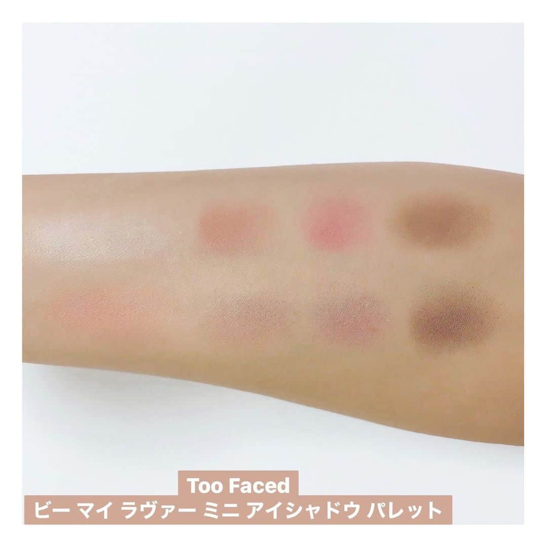 VOCE編集部さんのインスタグラム写真 - (VOCE編集部Instagram)「#toofaced から、愛されメイクが叶うアイシャドウパレットが登場！【スウォッチ付きでお届け🌹】2/1本日発売。 Too Facedから、ミニサイズの8色入りの新作アイシャドウパレットが発売に！キュートなカラーも多いので、バレンタインに向けて愛されメイクをしたいという方にもぴったりです😻  ✅トゥー フェイスド ビー マイ ラヴァー ミニ アイシャドウ パレット ￥3800 ハートをモチーフにしたバレンタイン限定パレット💖ピンクやパープルをべースとしたグラマラスなカラーと、ベーシックに使えるマットカラーが入っていて、色々な雰囲気のメイクが楽しめそう！シルクのようになめらかなテクスチャーでグラデーションもきれいに作れます◎魅力を引き立てる甘いローズの香り✨  ✅トゥー フェイスド レッツプレイ ミニ アイシャドウ パレット ￥3800 子どものころを思い出すような、キュートなゲーム機デザインのミニパレット。上段はオレンジブラウンを効かせたブラウン系、下段はピンクトーンをベースにしたカラーになっています。幅広いカラー展開で、普段使いも、特別な日にもマルチに使えそうです👏  ✅トゥー フェイスド ザッツ マイ ジャム！ミニ アイシャドウ パレット ￥3800 遊び心たっぷりのカラフルなカラーが詰まったミニパレット。コンセプトは、”THAT'S MY JAM”（=私のお気に入りソング）。聴くとハッピーになるお気に入りの歌のように、プレイフルなカラーでアイメイクを楽しんでほしいという想いが込められているそう！気持ちが高まるようなアクセントカラーが魅力的です😍  （インスタ担当Y） ーーーーーーーーーーーーーーーーーーーーー VOCEのInstagramでは新作コスメ情報やメイクテク、撮影舞台裏を毎日お届け!ぜひフォロー&チェックして！！ 👉＠vocemagazine  #voce #voceおすすめ #vocemagazine #ヴォーチェ #新作コスメ #コスメ好きな人と繋がりたい #コスメマニア #美容好きさんと繋がりたい #美容垢 #おすすめアイシャドウ #カラーメイク #アイシャドウパレット #アイシャドウマニア #バレンタインコスメ #愛され女子 #愛されメイク # #春コスメ #バレンタインメイク #ラメアイシャドウ #オレンジアイシャドウ #ピンクメイク #パープルメイク #トゥーフェイスド #toofaced #ミニアイシャドウパレット #ビーマイラヴァーミニアイシャドウパレット #レッツプレイミニアイシャドウパレット #ザッツマイジャムミニアイシャドウパレット」2月1日 21時08分 - vocemagazine