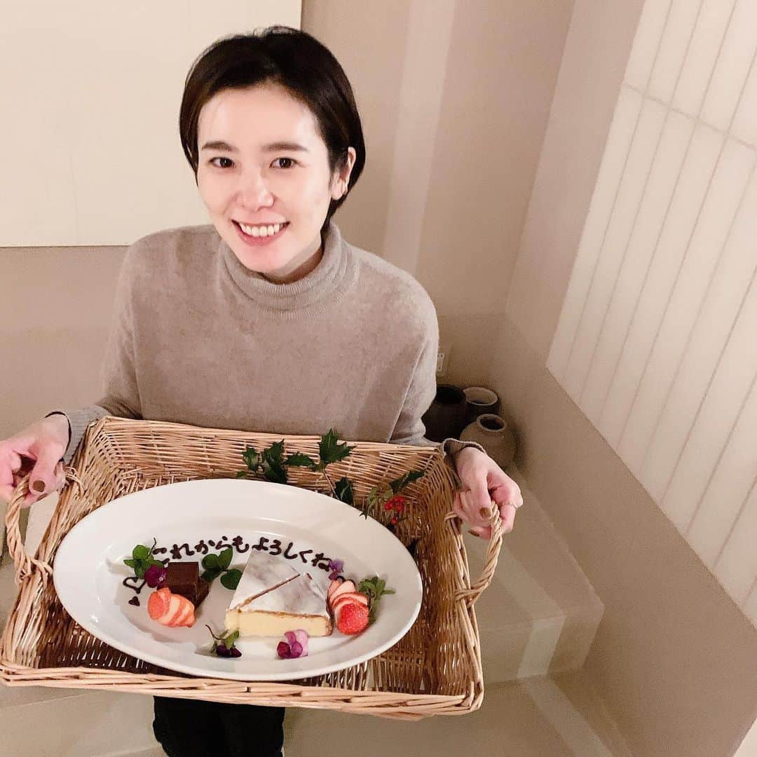 永瀬かおるのインスタグラム：「先日誕生日を迎えて、またひとつ歳を重ねました☺️ ここ数年で興味のあることが変わったなぁーとつくづく実感する日々。  ライフスタイルに関わること、お料理が楽しくなってきました✨  そのせいか、自撮り写真がカメラロールに全然無い。笑  時代の変化にも柔軟な考えで、 しなやかに強く生きたいと思っています🌷  今後ともよろしくお願いします🙌  #誕生日  #写真は関係ない日 #これからもよろしくね #意味的には合ってます」