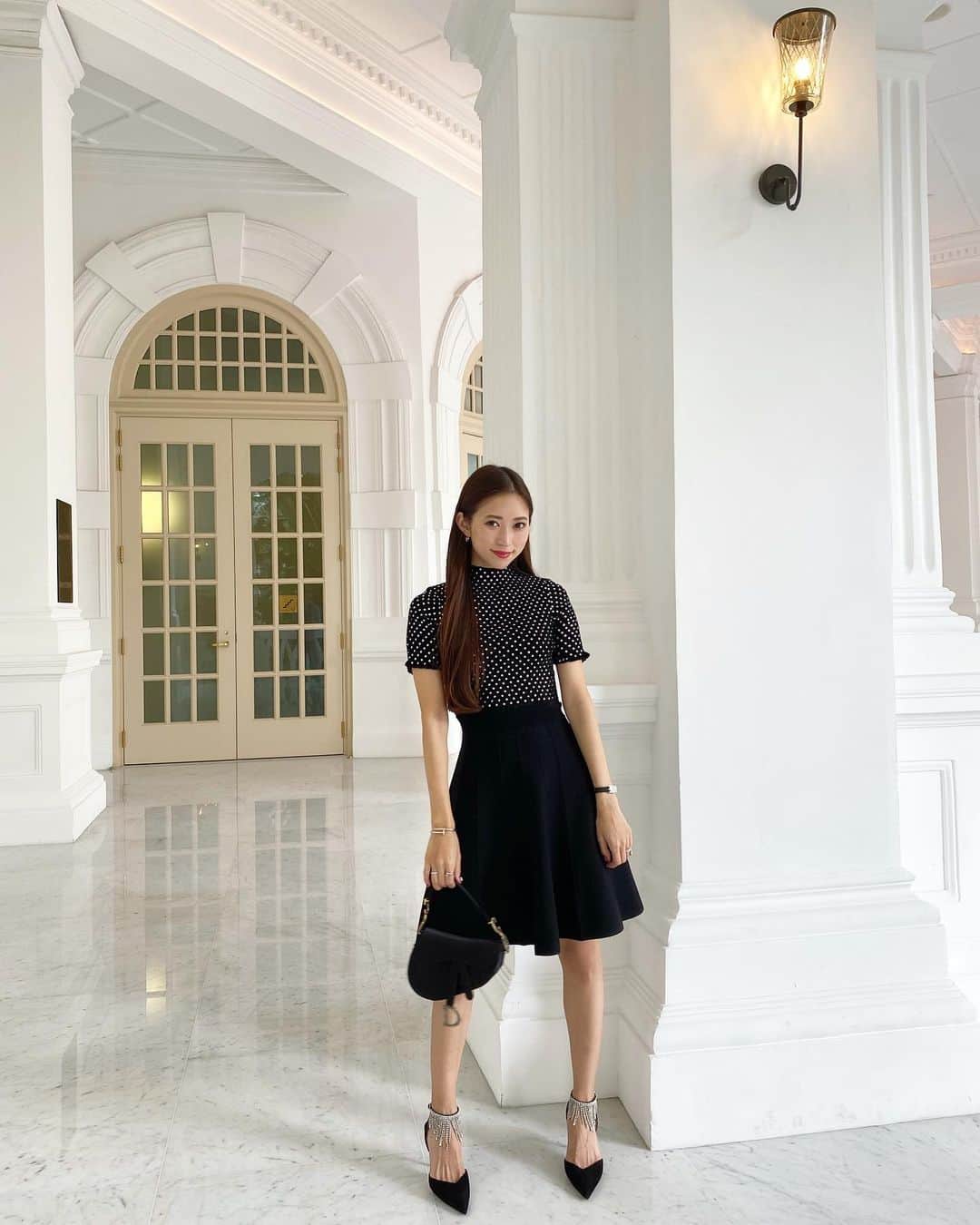 片山夏実のインスタグラム：「Outfit onepiece #sandroparis  bag #dior shoes #jimmychoo  . . #シンガポール #singapore #ootd」