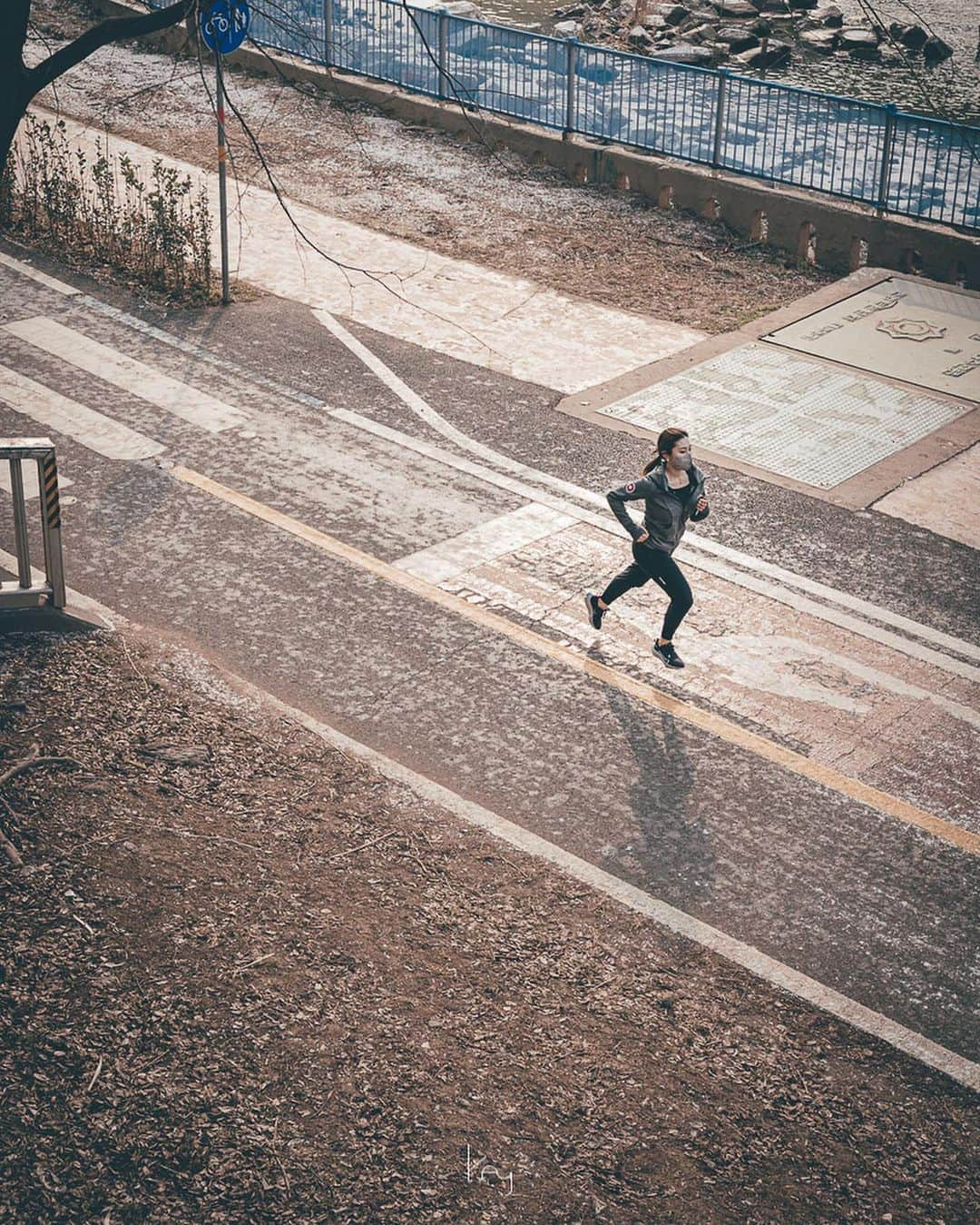 イ・ホジュンさんのインスタグラム写真 - (イ・ホジュンInstagram)「Let’s run🏃🏻‍♀️ 요즘 완전 체육인ㅋㅋ @20s_running 사진 클라쓰👍🏻 - #러닝 #러닝크루 #러닝스타그램 #한강런 #가즈아 #running #runningcrew #🏃🏻‍♀️ #나이키 #룰루레몬」2月1日 12時26分 - 315hojung