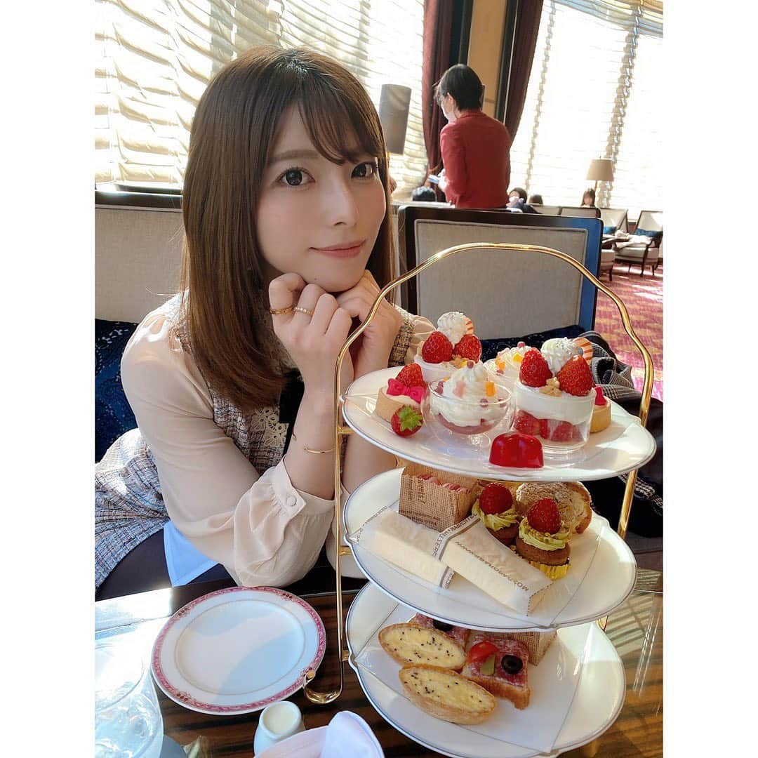 上原亜衣さんのインスタグラム写真 - (上原亜衣Instagram)「いちごの季節は 目移りしちゃう🍓  #afternoontea」2月1日 12時33分 - ai_uehara_ex