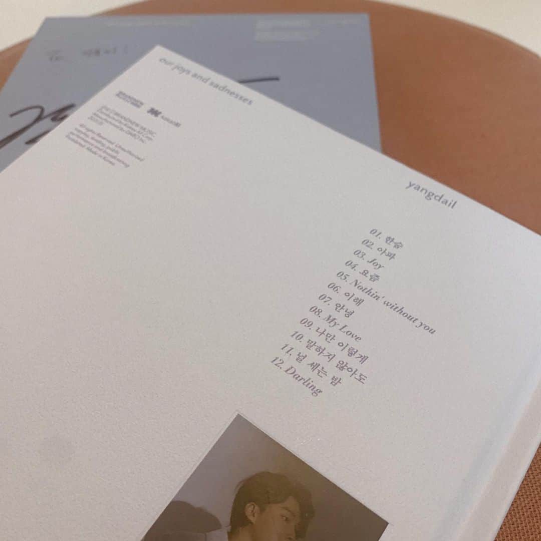 ジユルのインスタグラム：「전 트랙 중  한 곡도 스킵하고 싶지않은 artist 오랫동안 노래해주세요」