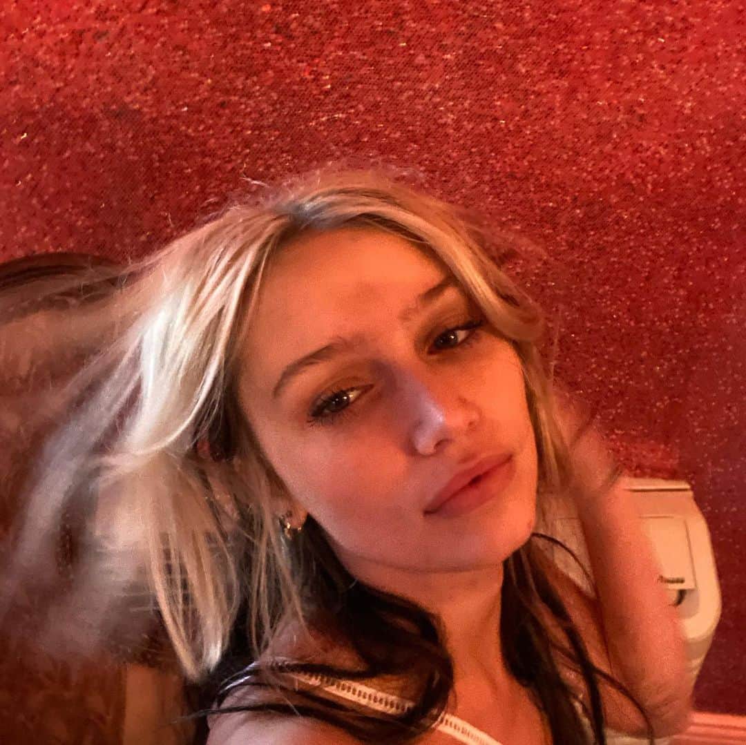 ケイリン・ルッソのインスタグラム：「I’m lit rn」