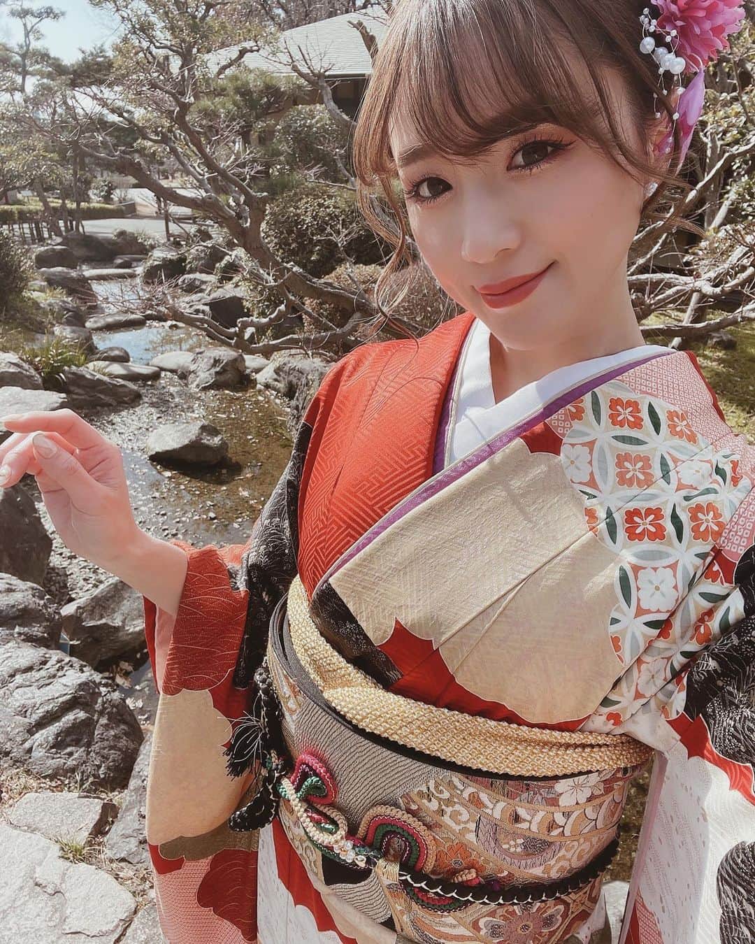 咲月美優のインスタグラム：「☽ . 晴れ着👘 . 来年のお正月にも きっと登場する🤫笑 . . #晴れ着 #振袖 #kimono #portraitphotography  .」