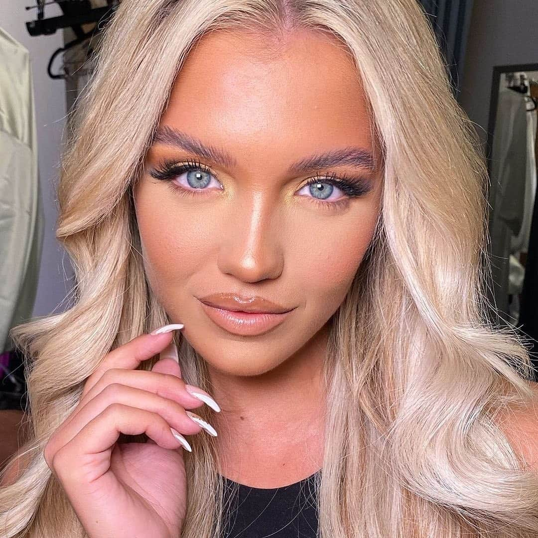 Tarte Cosmeticsさんのインスタグラム写真 - (Tarte CosmeticsInstagram)「Check out this glam @sophievj created on the stunning @mollysmith19 with our shape tape 16-hr vegan concealer in 22N light neutral & 35N medium ✨ @ultabeauty #crueltyfree #doubledutybeauty #veganbeauty #shapetapenation」2月1日 13時16分 - tartecosmetics