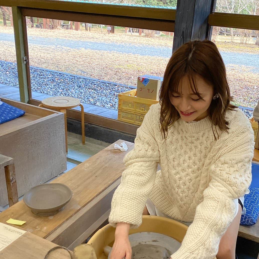 山下愛実（まなみるく）のインスタグラム：「陶芸体験してきた👩🏼‍🍳 ずっとしたかった陶芸🍵 完成品まだ届いてないから楽しみ〜！！  #陶芸#陶芸体験#難しかった#器のある暮らし」