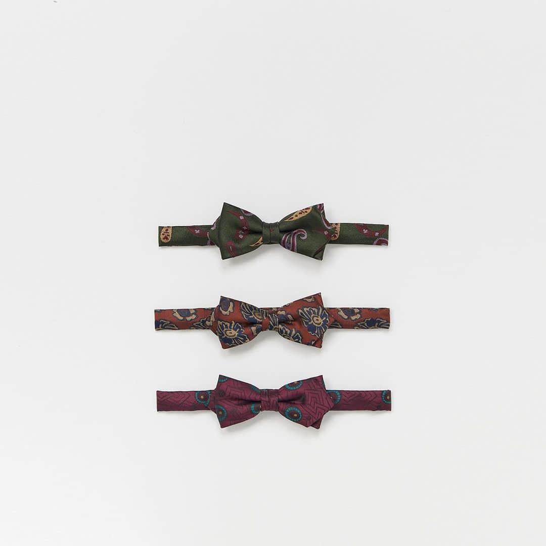 エンダースキーマのインスタグラム：「2021ws(winter/spring) will be at stores from the 6th of Feb﻿ *flagship stores @sukima_shop and retailers in Japan﻿ *abroad mid Mar﻿ ﻿ model: bowtie﻿ color: paisley, flower, eyeball﻿ ﻿ #henderscheme #2021ws」