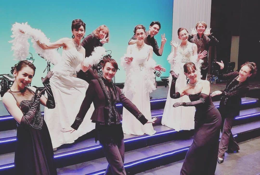 大月さゆのインスタグラム：「昨日は「Life Is Songs」山梨県韮崎市での公演でした。  とても気持ちの良い快晴！大きな青空と素晴らしい山々にお迎えいただきました🏔めちゃくちゃ気持ちよかったです！  そして、昨日も幸せな一日でしたぁ〜😳 宝塚の先輩方の舞台姿を目の前に、楽しいステージをご一緒させていただける上に… 大好きなミュージカルソングやジャズ、ラテン、シャンソンに包まれて…  きわめつきは足を運んだ土地であたたかく迎えてくださったお客様の大きな拍手！うしろのお座席のお客様も👏「ここで見てるよ！楽しんでるよ！」というメッセージが全身から伝わってきました😭  有難うございました✨ 皆さま引き続きお体を大切に元気にお過ごしください！」