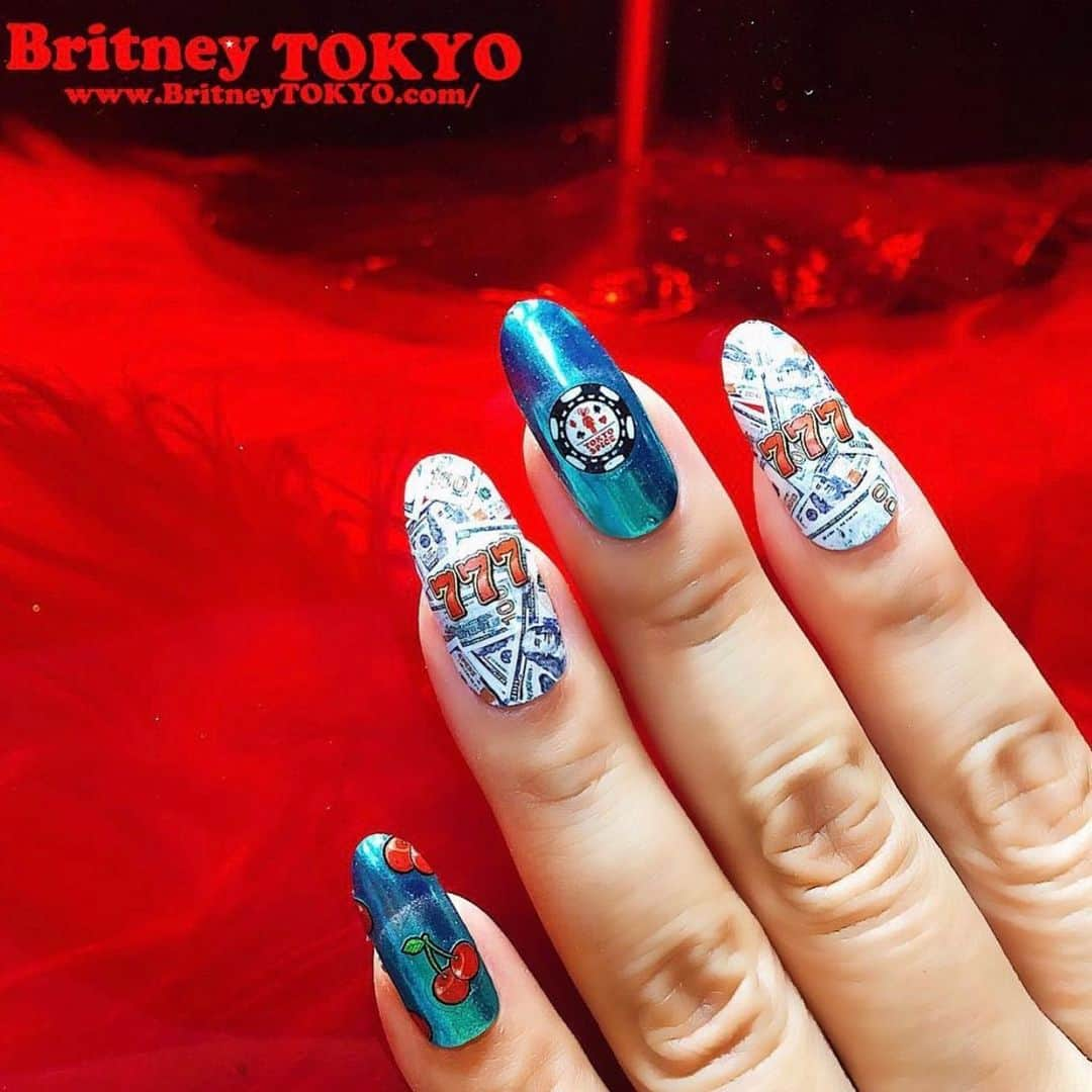 Britney TOKYOさんのインスタグラム写真 - (Britney TOKYOInstagram)「BritneyTOKYO NAIL STICKERS available 💅🏻✨at  🇺🇸 @naillabousa online store  ( https://naillabostore.com )  🇯🇵日本ではツメキラのウェブショップから購入可能 @tsumekira  ( https://www.tsumesakirari.jp )  🇹🇼Taiwan @naillabotw  ( https://www.naillabotw.com )  🇨🇦Canada @tat_canada  ( https://www.tat-canada.com )  🇲🇽 Mexico @nagelnailshop  ( https://nagel.mx )  #nailart #nails #britneytokyo #ネイル　#ネイルアート　#セルフネイル」2月1日 13時28分 - britneytokyo