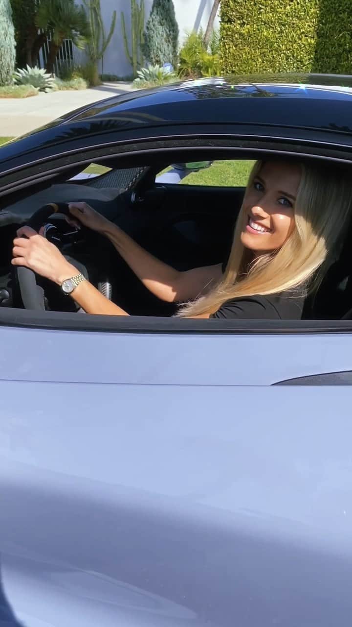 Lindsay Brewerのインスタグラム：「A few fun little facts about the @mclaren 765lt! Definitely one of my new favorites. Shout out to @justinbelltv for letting me check this baby out!🤍」