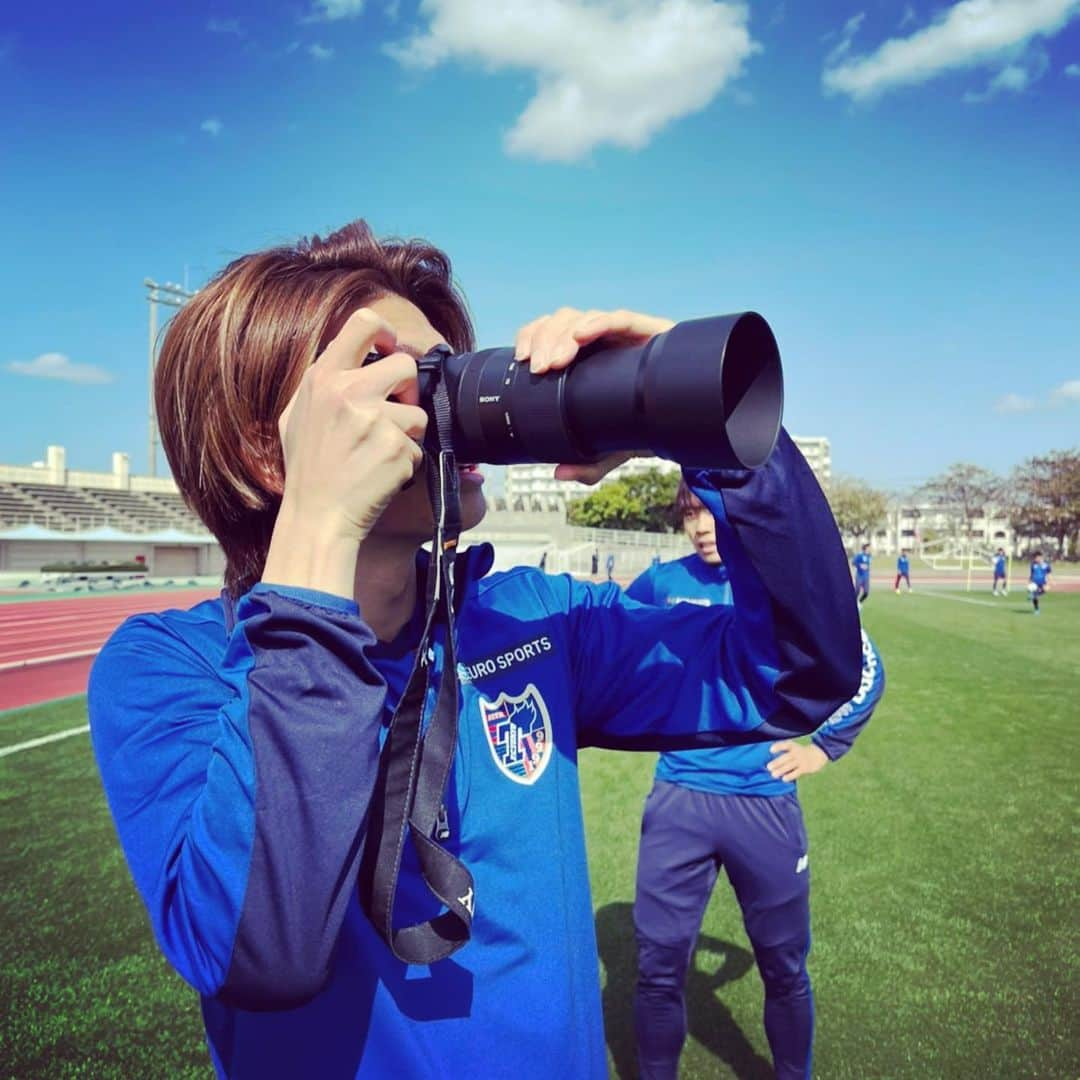 FC東京オフィシャルグッズさんのインスタグラム写真 - (FC東京オフィシャルグッズInstagram)「🔵🔴 #2021沖縄camp #選手camera 📸 . 真剣勝負を繰り広げる #森重真人 選手、#小川諒也 選手、#三田啓貴 選手を激撮!!📸✨ #photo by @n.tkm316   @masatomorishige  @ryoya_ogawa_6  @hirotakamita  @fctokyoofficial  #中村拓海 #FC東京 #fctokyo #沖縄キャンプ #okinawa #camp #tokyo」2月1日 13時43分 - fctokyoofficial