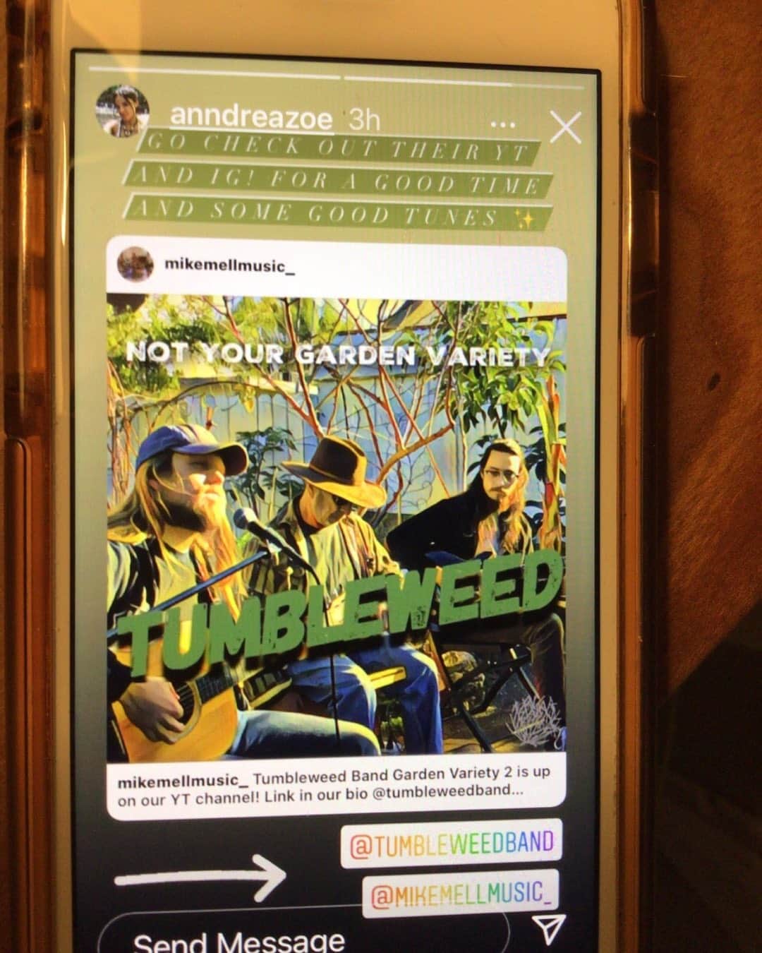 メアリー・マクドネルのインスタグラム：「Breathe... listen..love @mikemellmusic_ @tumbleweedband  Enjoy」