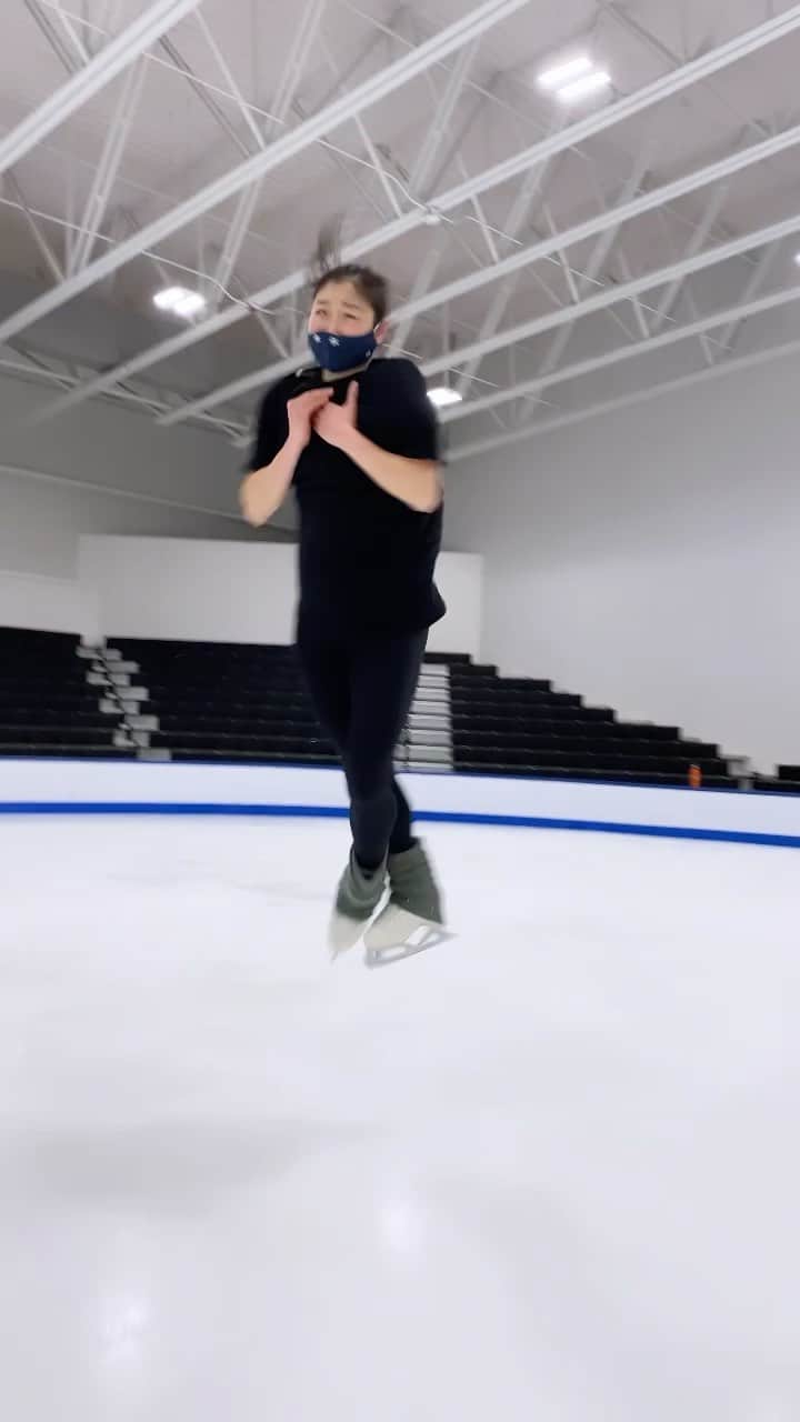 長洲未来のインスタグラム：「I got a chance to speak to @nathanwchen for an episode of #icetalk and I have to say that his endless drive and hunger to improve  is inspiring. Then his SP music “Nemesis” got stuck in my head while I went to work on my axels.   Axel is definitely one of my favorite jumps even though I’ve mentioned that I haven’t felt comfortable with the takeoff recently. The first one in this video is gold. If anyone is trying to learn their axel, don’t give up or get discouraged. It took me three years to learn my double axel.   Also, thank you to @mjmskating for teaching me this new transition!   👕: @asianbossgirl  ⛸: @skates_us @johnwilsonblades」