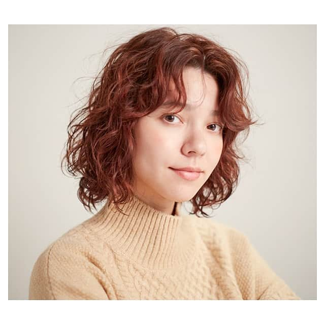 HAIR CATALOG . JPさんのインスタグラム写真 - (HAIR CATALOG . JPInstagram)「動くたび無造作に表情が変わるウェーブボブ 🐏  #つぎのわたし選び   #haircatalog_jp #ヘアサロン　#hairsalon #hair #hairstyle #Peluquería　#美髮沙龍　#ヘアスタイル　#haircolor #パーマ #カーリーヘア #ヘアカラー　#ウェーブボブ #オレンジカラー #cabello　#頭髮 #ボブ　#bobhair #bobhaircut　#bluntlob #cortebob #BobCut #bobhairstyle #bobhair #cabellobob #cortebluntbob　#鲍勃切　#鲍勃发型　#短发短发剪　#smile  @hair_catalog_jp」2月1日 13時52分 - hair_catalog_jp