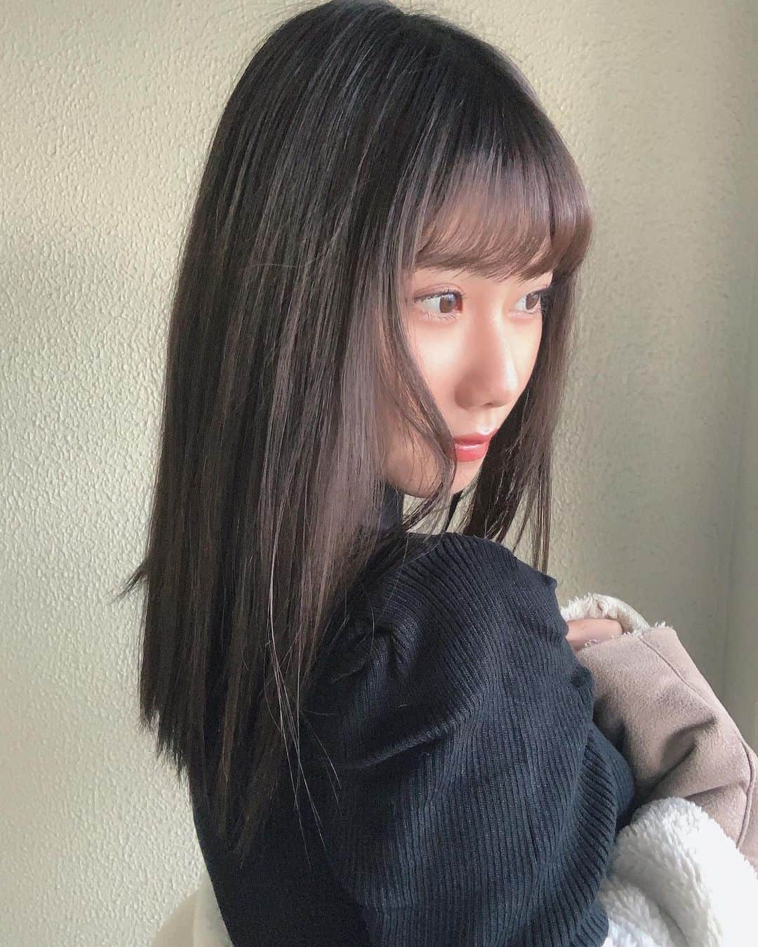 石田優美さんのインスタグラム写真 - (石田優美Instagram)「﻿ ﻿ ﻿ ﻿ 💇‍♀️ﾊﾞｲﾊﾞｲ〜  #セミロング #髪の毛 #ストレート」2月1日 14時07分 - yu_mi_1012