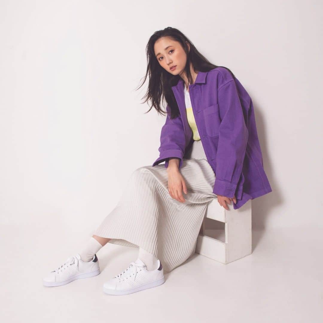 ASBee(アスビー)のインスタグラム：「【adidas アディダス ADVANCOURT LEA W】﻿ テニスシューズにインスピレーションを受けた「ADVANCOURT LEA W」  adidas アディダス ADVANCOURT LEA W ¥7,990＋消費税 ﻿ #adidas #asbee #shoes #newarrivals #instafashion ﻿ #アディダス #アスビー #シューズ #スニーカー #春シューズ #春カラー #春色 #新作 #大人カジュアル #カジュアルファッション #デイリーファッション #休日スタイル #きれいめカジュアル #デイリーユース #タウンユース #靴好き #あしもと倶楽部」