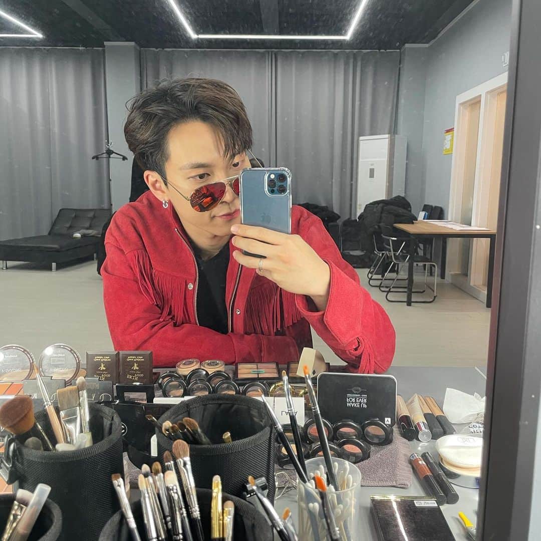 ウングァンさんのインスタグラム写真 - (ウングァンInstagram)「안녕 나의 미래야👋🤣🔥」2月1日 14時13分 - btob_silver_light