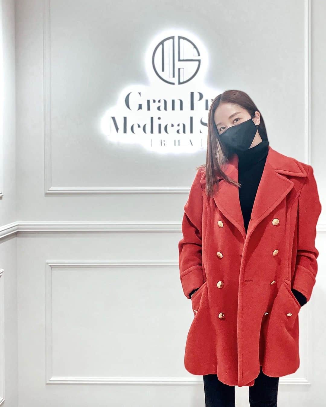 のインスタグラム：「グランプロメディカルスパ﻿ @medicalspa_granpro で、筋膜リリースをしてくれる #リリースカッター をやってきました！﻿ 電流が流れるグローブを使ってハンドマッサージしてもらうんだけど、ビリビリ感が癖になる⚡️﻿ 首肩ガチガチだったんだけど凝りもほぐれて最高に気持ちよかったよ*\(^o^)/*﻿ ﻿ ここは酵素ドリンクも人気だよね！﻿ もやし以下のカロリーというチョコレートも小腹空いた時に食べてるけどおいしい😋🍫﻿ ﻿ ﻿ ﻿ ﻿ ﻿ #グランプロメディカルスパ #グランプロメディカルスパRHA #銀座エステ #エステサロン #むくみ改善 #足痩せ #肩こり解消 #美容と健康 #アンチエイジング #美容好き #美容マニア #美意識向上 #小顔エステ #筋膜リリース #冷え性改善 #エステプロラボ #メディカルエステ #フォースカッター #最新美容 #美活 #美ボディ #maripo_beauty #ginza #ginzabeautysalon」