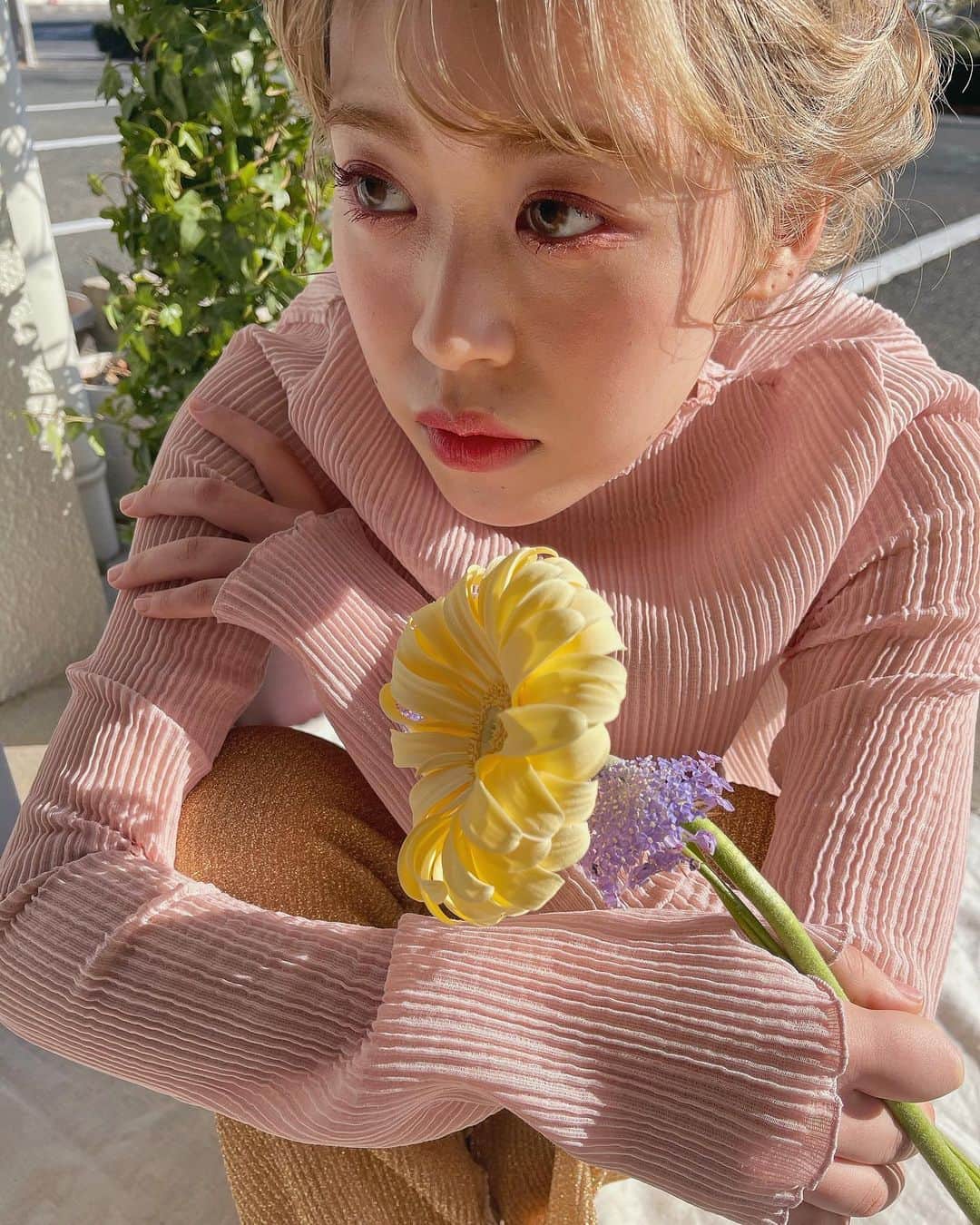 sakincho1028のインスタグラム：「やっぱりピンクメイクもだいすきだ🌷﻿ サラちゃんありがとう✌🏻🌸﻿ 春が楽しみ。﻿ #sakinchohair﻿ #撮影#メイク#ピンク#春メイク」