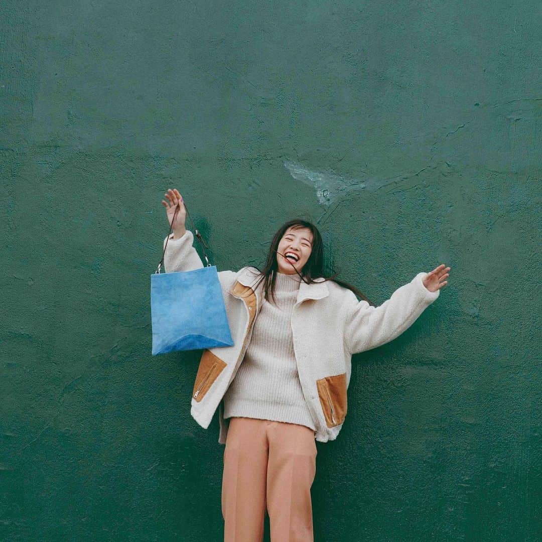 柴田フミコのインスタグラム：「横田真悠さん  かわいい  #横田真悠  #nonno  #アザーカット #fumikoshibata #柴田フミコ」