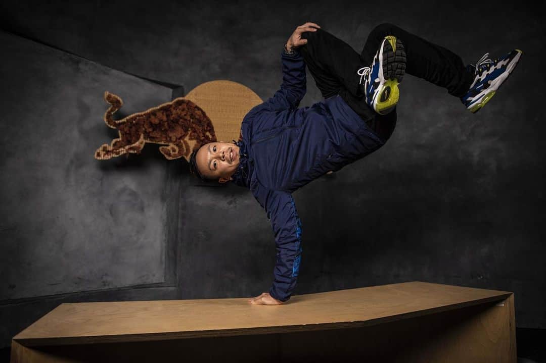 野中泰輔のインスタグラム：「Freeze 🥶   📸 @jason_halayko   #bboytaisuke #redbull #g_shock  #makavelic #ozracing #thefloorriorz #ftheb #jmb #flexdream #puma」