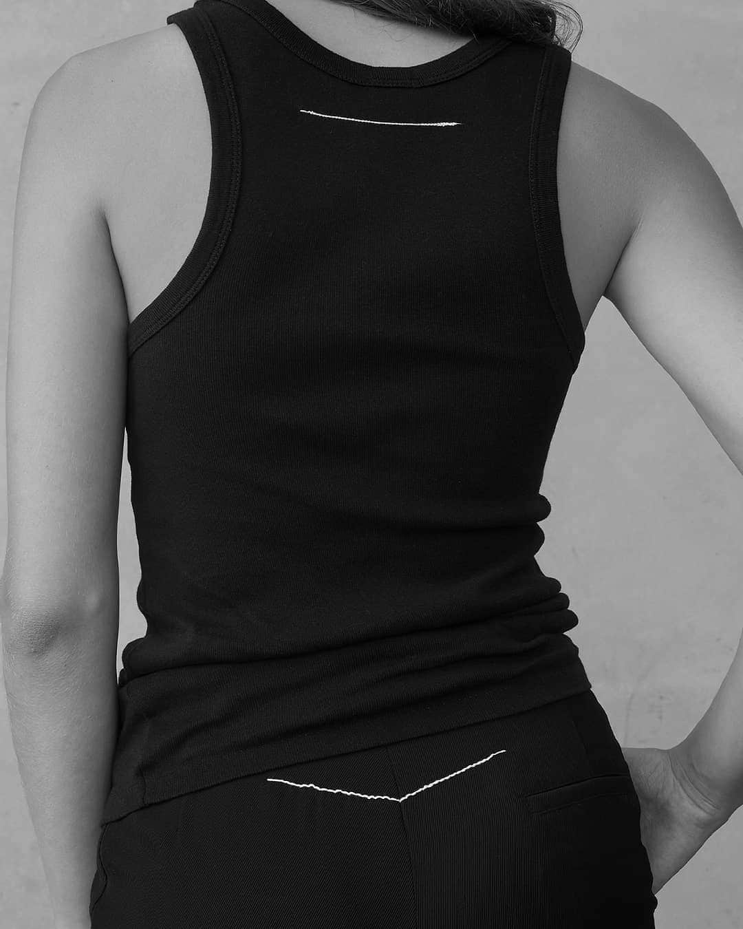 ベイシークのインスタグラム：「new season silhouette. ​ ​a styling staple, the superfine rib athletic tank is made from 100% organic cotton jersey. available in black, white and grey marl. ​ ​#bassike」