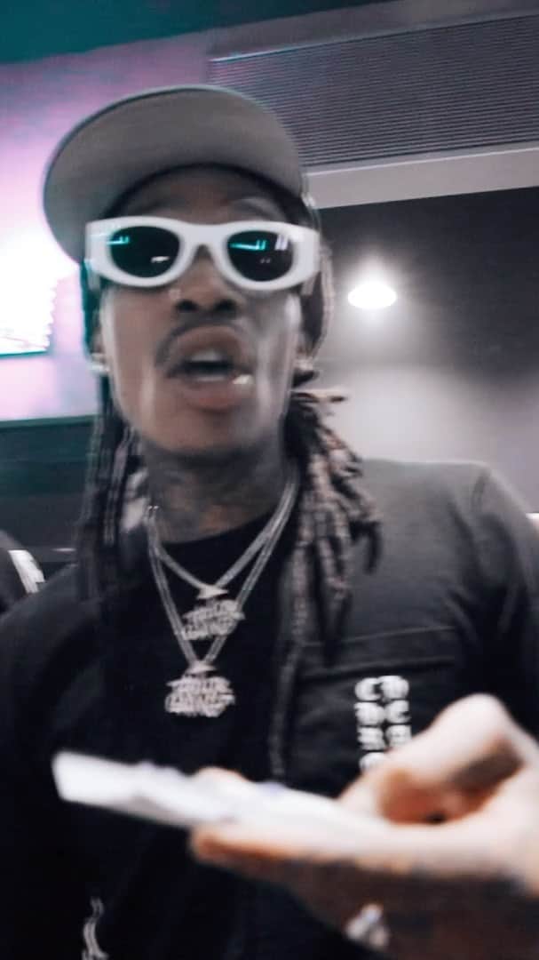 ウィズ・カリファのインスタグラム：「@mcqueenvioletfog @thekhalifakush @chevywoods @24hrs @bigjerm412」