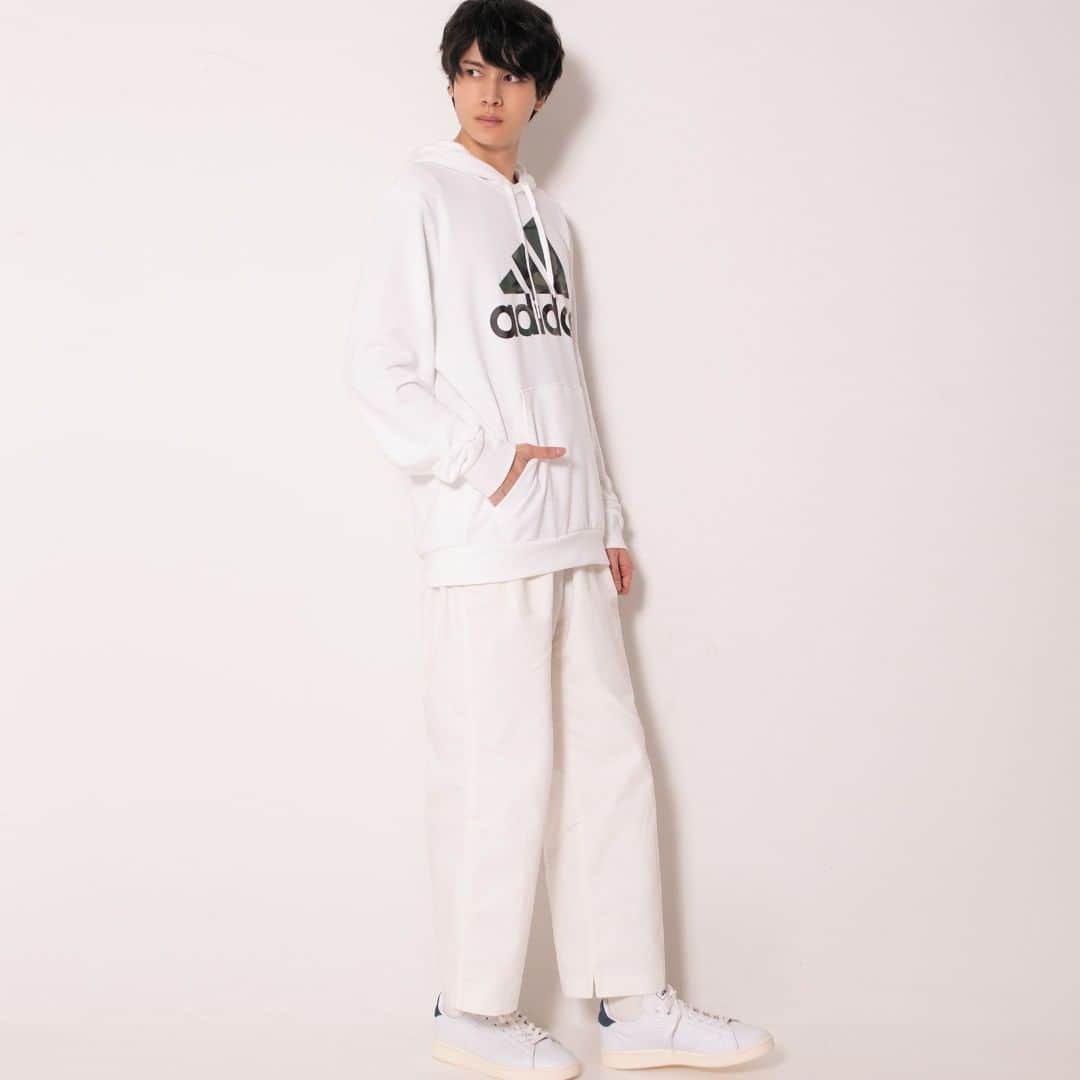 ASBee(アスビー)のインスタグラム：「【adidas アディダス ADVANCOURT LEA U 】﻿ テニスシューズにインスピレーションを受けた「ADVANCOURT LEA U」  adidas アディダス ADVANCOURT LEA U ¥7,990＋消費税 ﻿ #adidas #asbee #shoes #newarrivals #instafashion ﻿ #アディダス #アスビー #シューズ #スニーカー #春シューズ #春カラー #春色 #新作 #大人カジュアル #カジュアルファッション #デイリーファッション #休日スタイル #きれいめカジュアル #デイリーユース #タウンユース #靴好き #あしもと倶楽部」